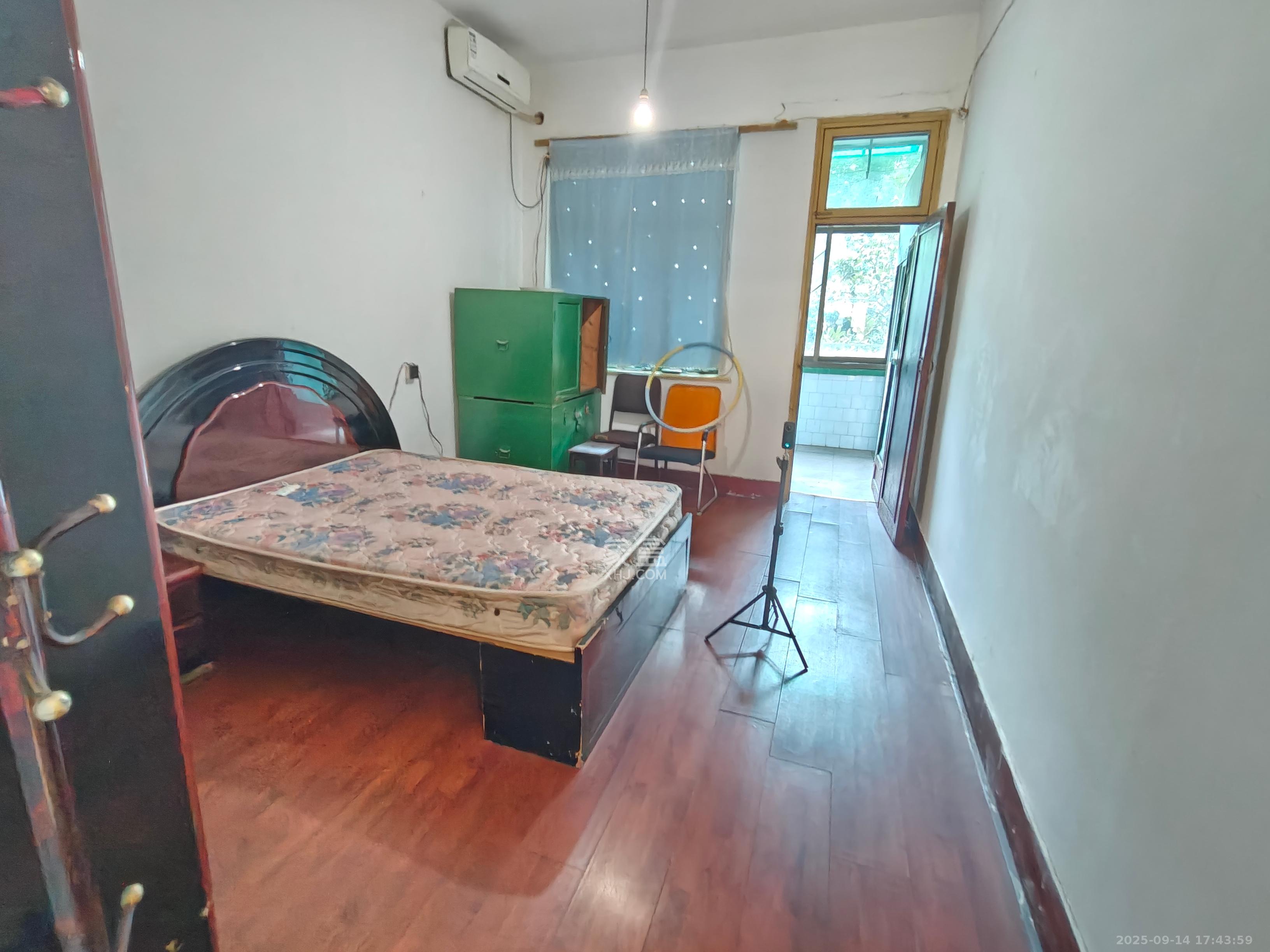 物资厅宿舍(五一大道) 2室1厅1卫 2200.0元/月 物资厅宿舍(五一大道) 2室1厅1卫 2200.0元/月室内图