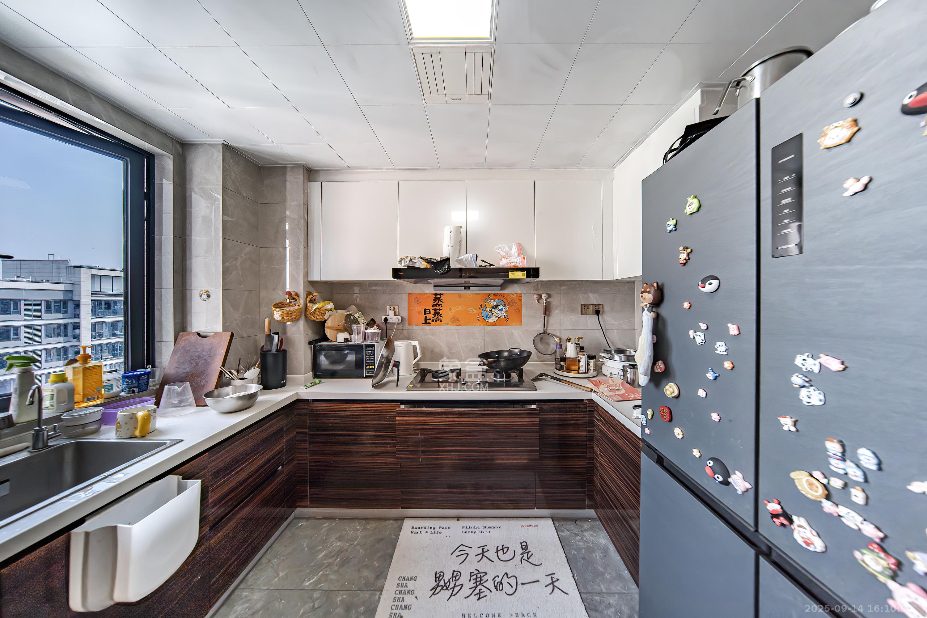 中海阅麓山一期 4室2厅2卫 235.0万 中海阅麓山一期 4室2厅2卫 235.0万厨房