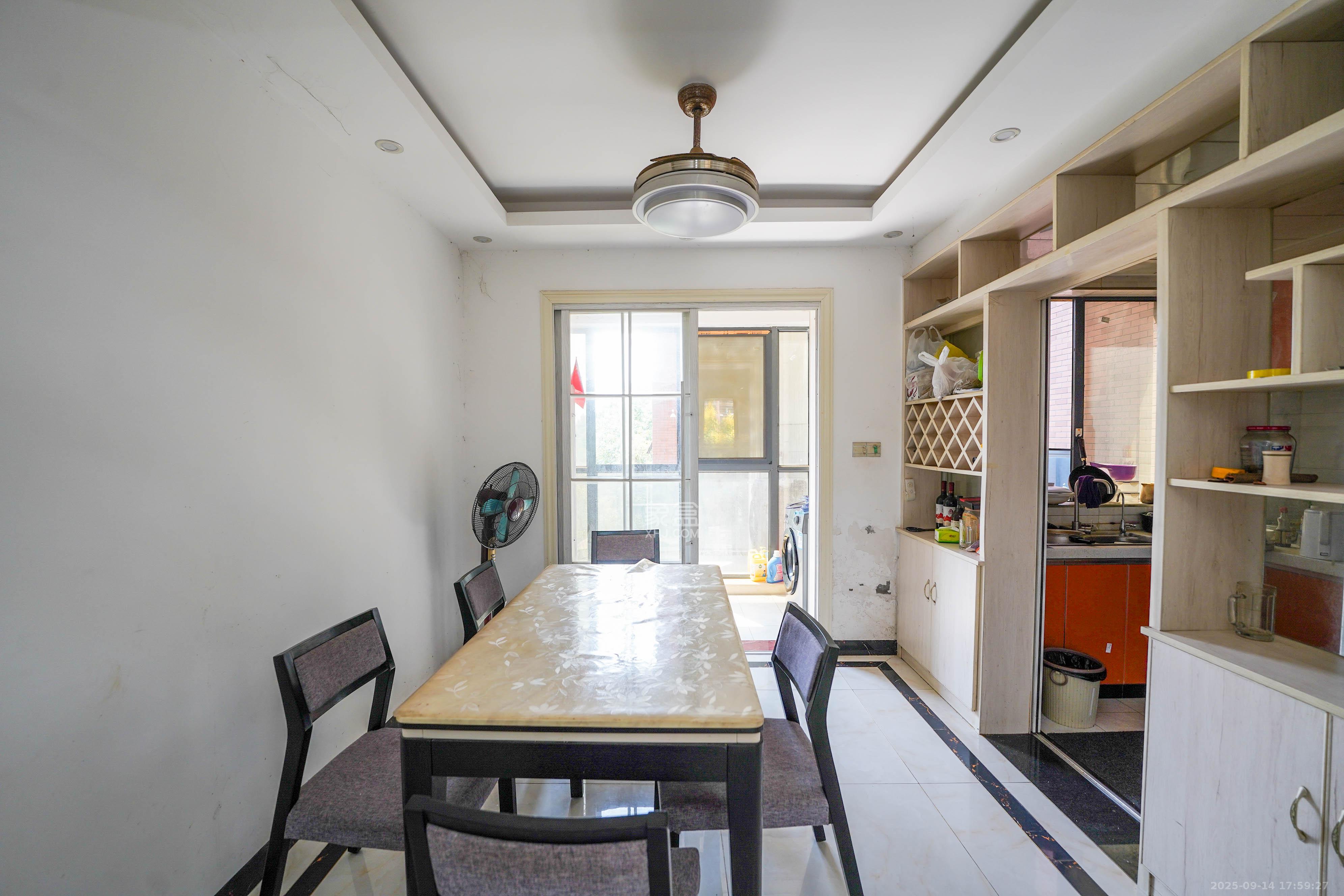 金谷豪庭 4室2厅2卫 69.8万 金谷豪庭 4室2厅2卫 69.8万客厅