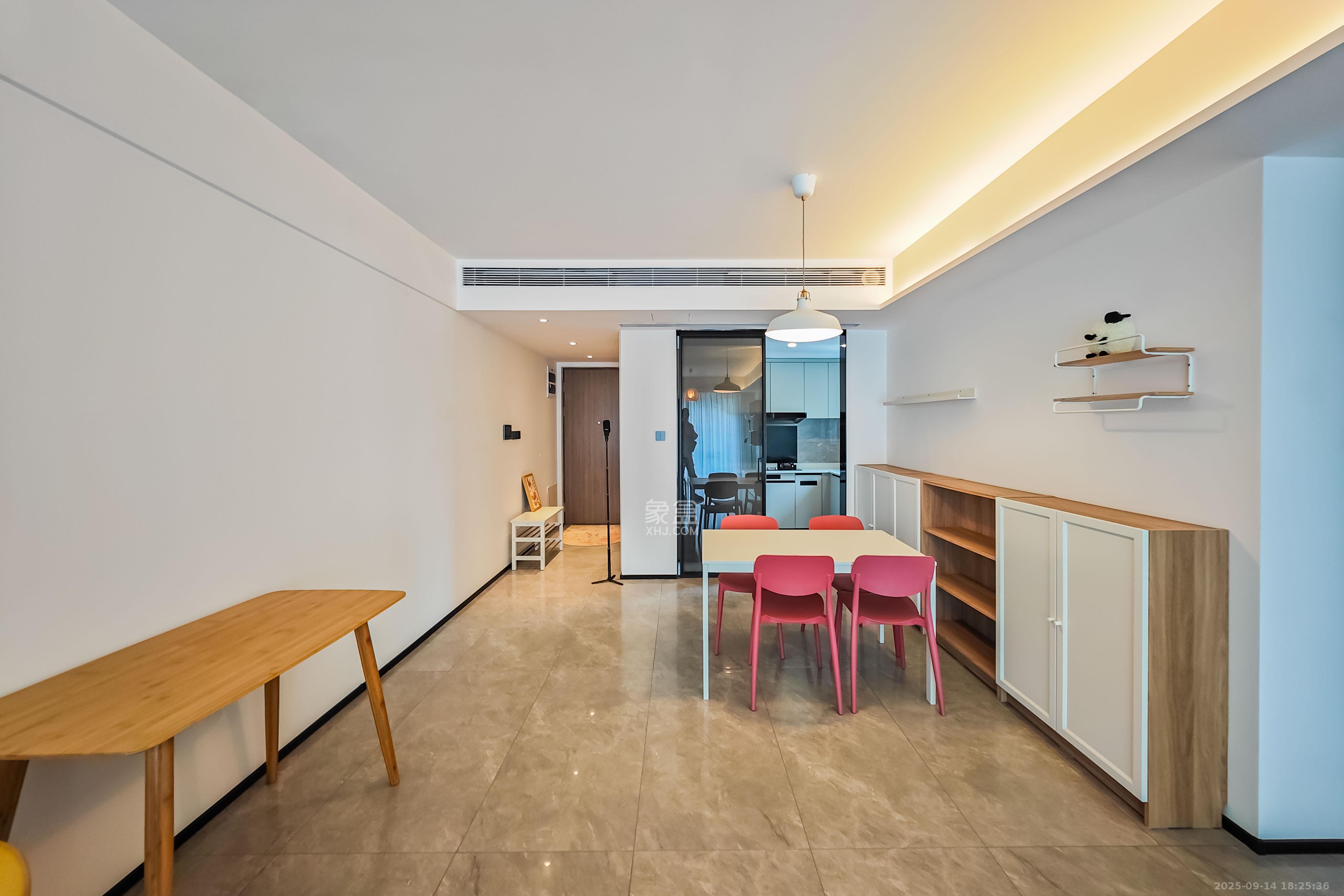 轨道万科悦府 3室2厅2卫 142.8万 轨道万科悦府 3室2厅2卫 142.8万客厅