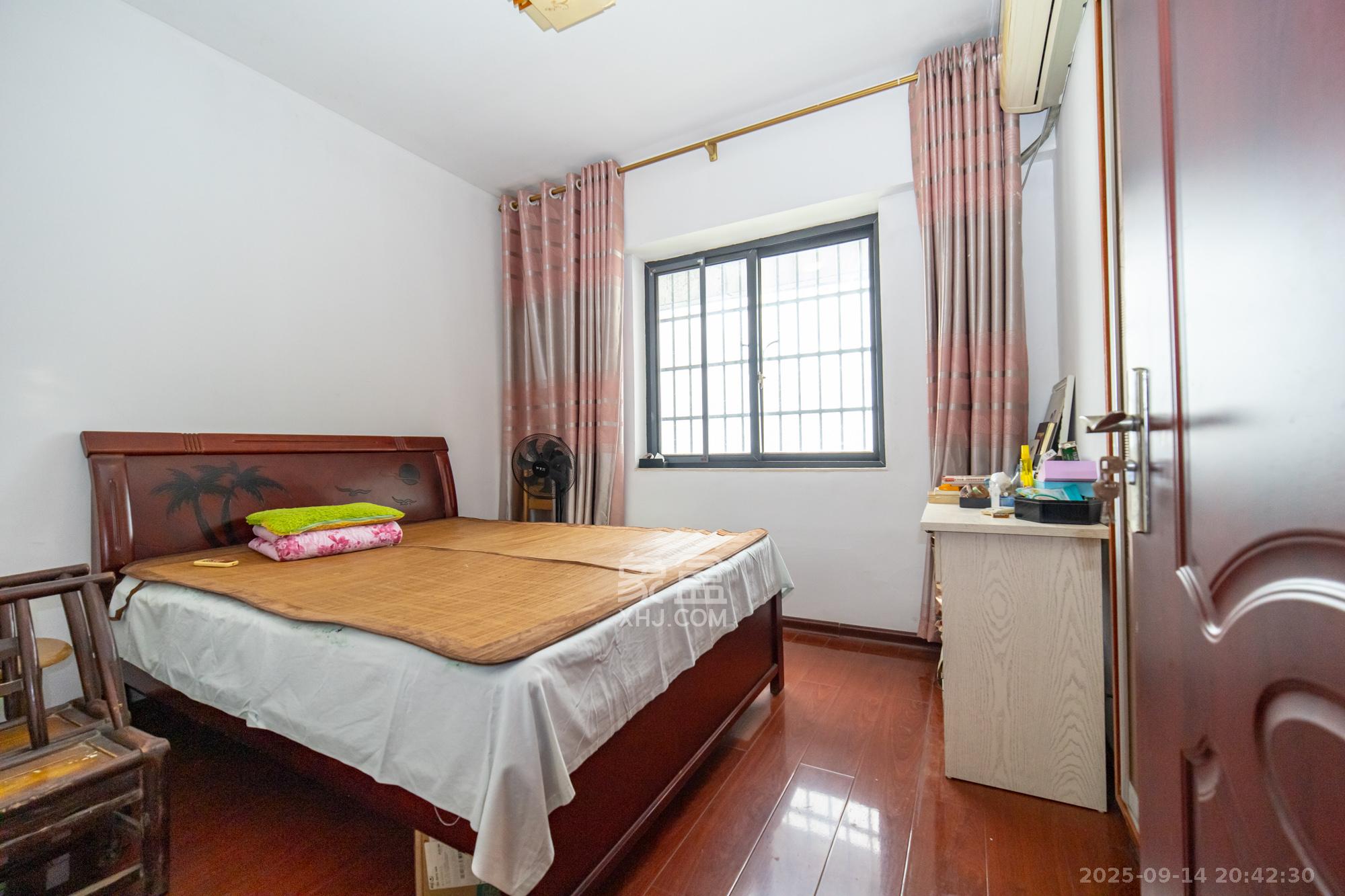 尚都花园城 3室2厅2卫 55.0万 尚都花园城 3室2厅2卫 55.0万卧室