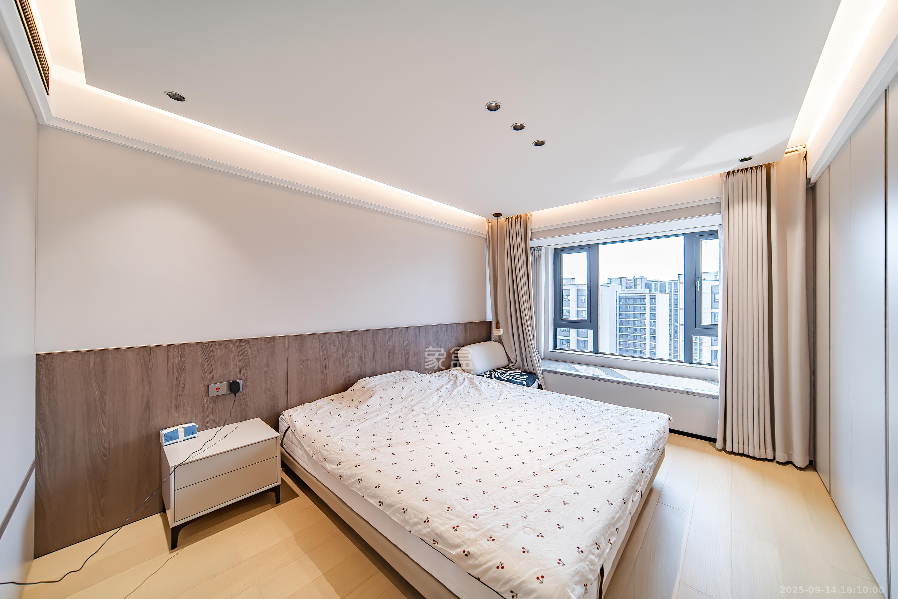 中海阅麓山一期 4室2厅2卫 235.0万 中海阅麓山一期 4室2厅2卫 235.0万卧室