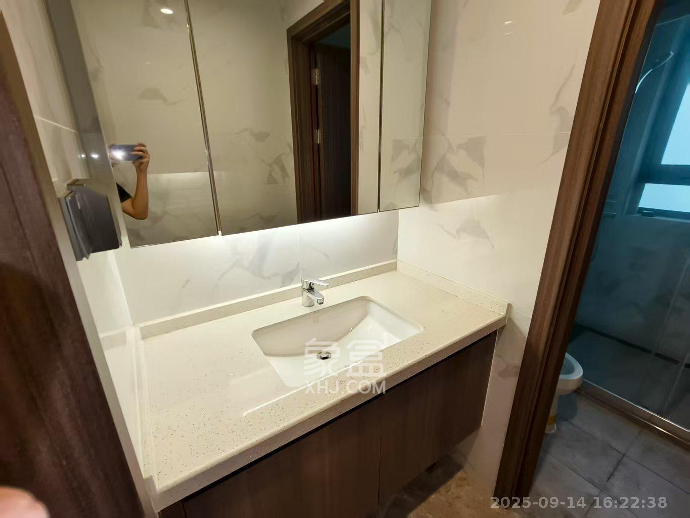 绿地V岛 4室2厅2卫 4500.0元/月 绿地V岛 4室2厅2卫 4500.0元/月室内图