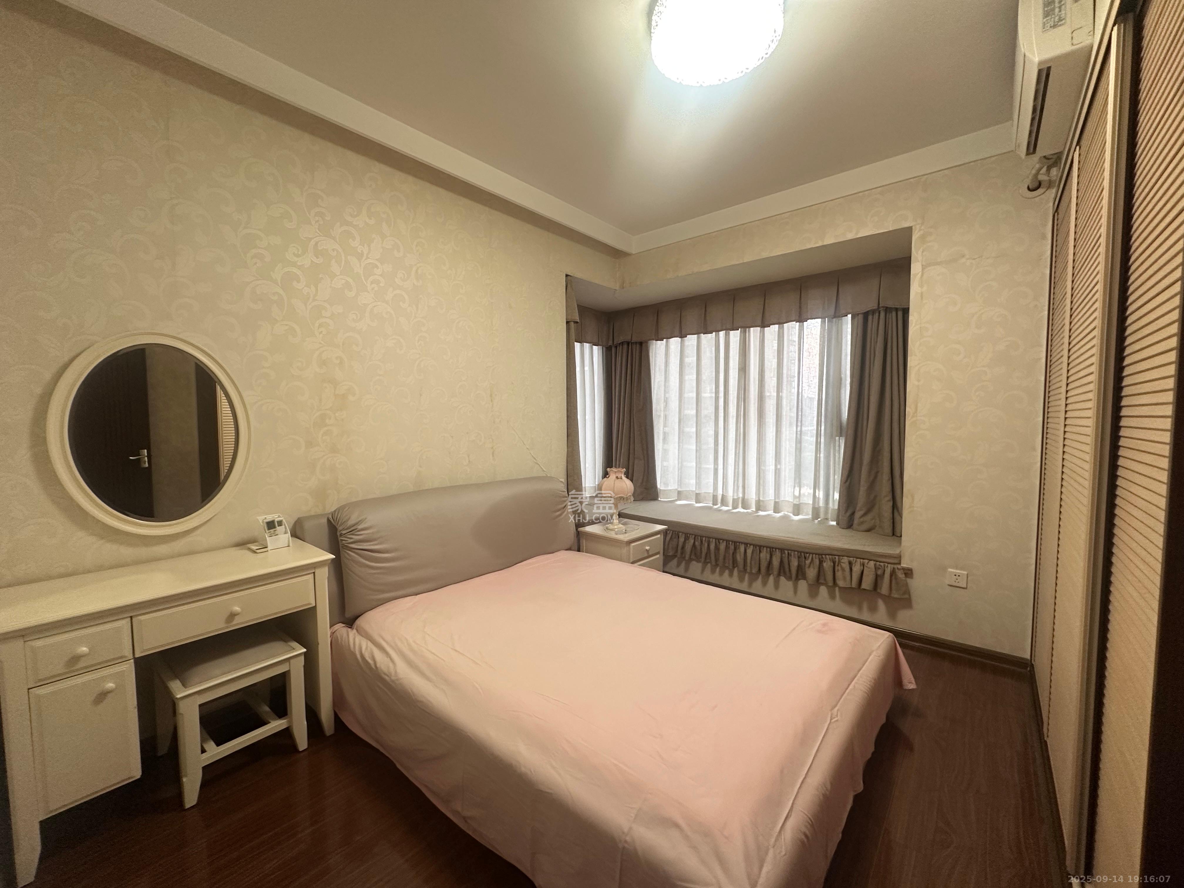 藏珑湖上国际花园 2室2厅1卫 2800.0元/月 藏珑湖上国际花园 2室2厅1卫 2800.0元/月室内图