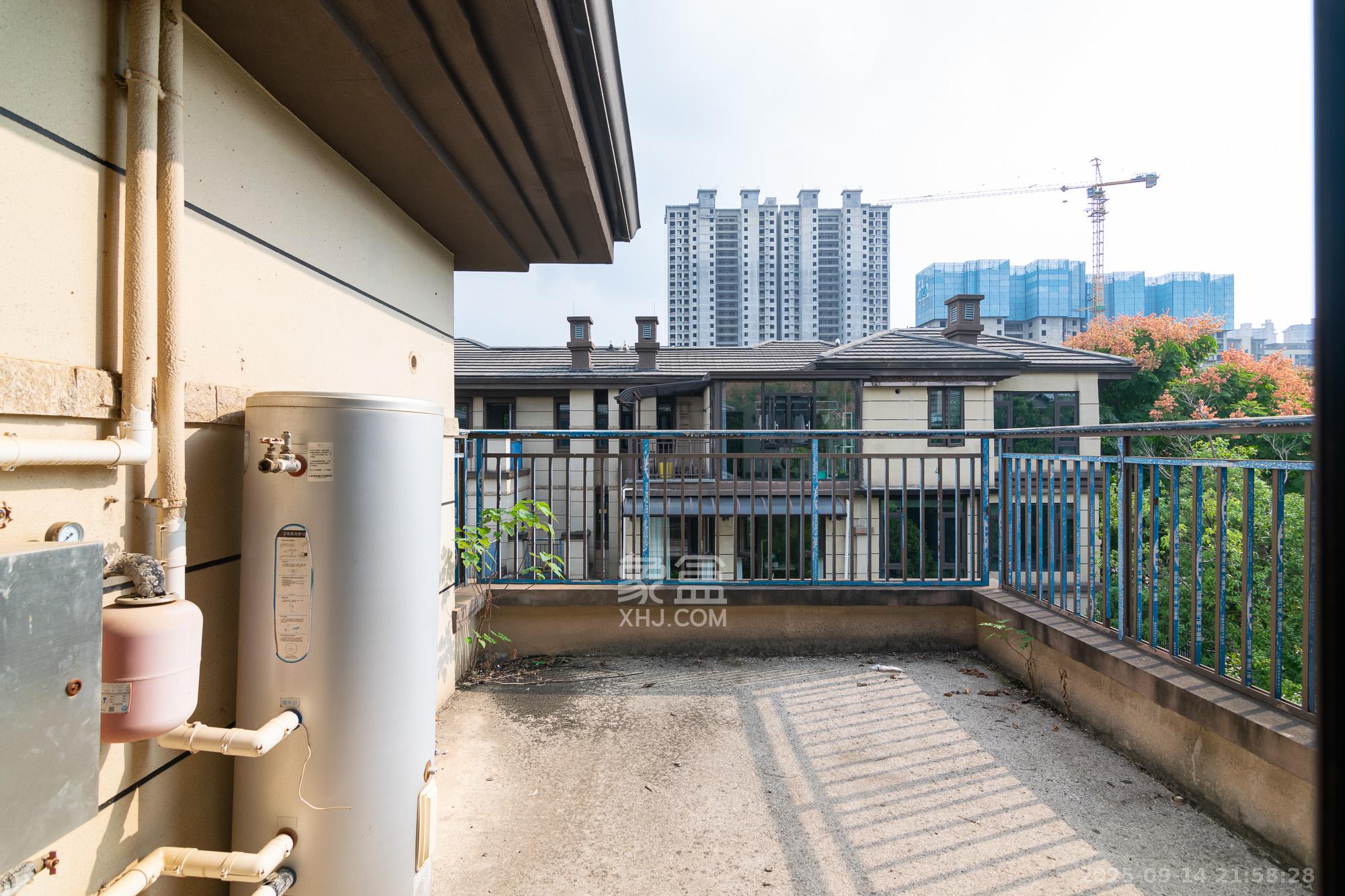 澳海望洲府  1室0厅0卫    268.0万阳台