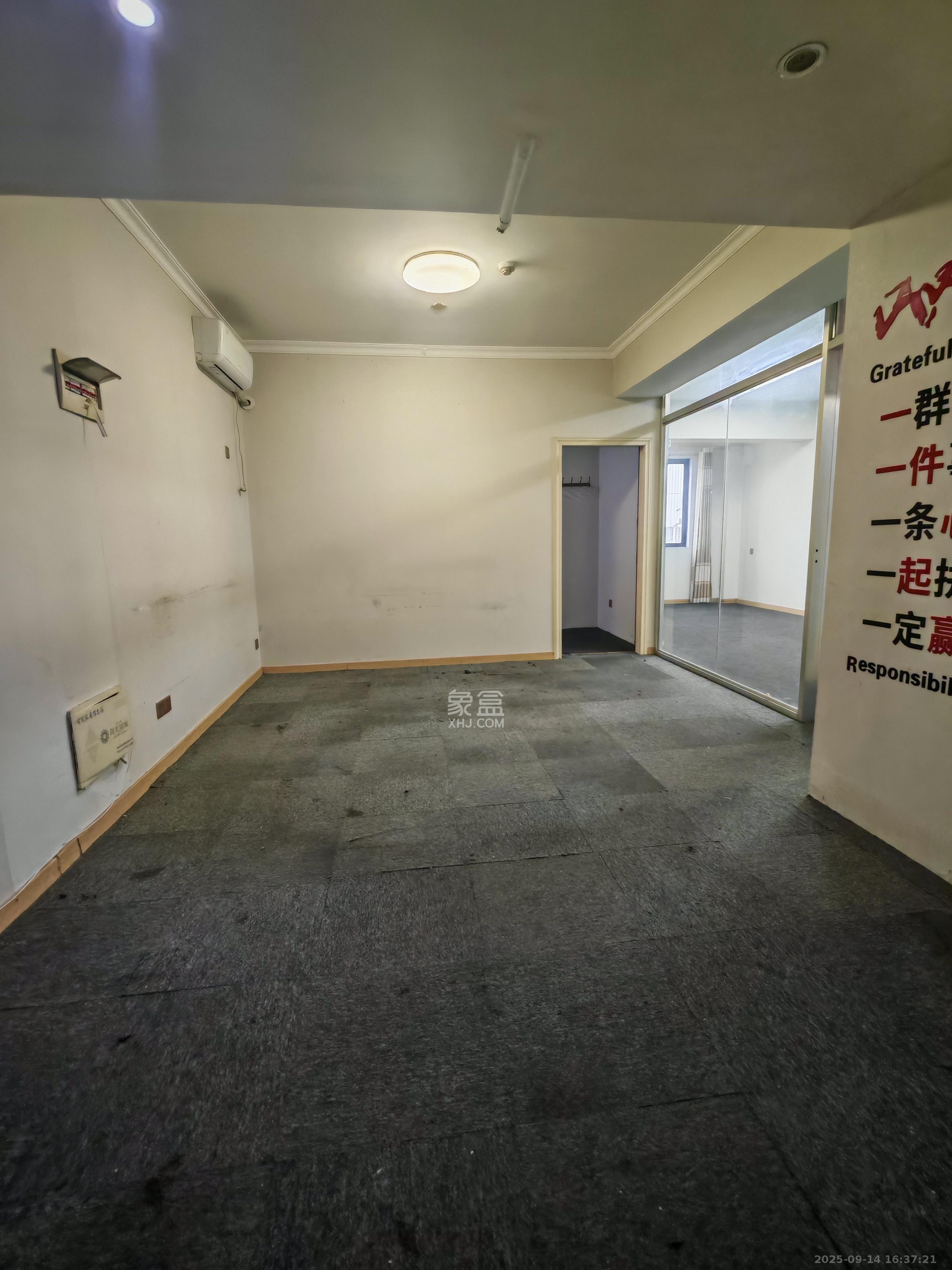 阳光锦城  1室1厅1卫    1300.0元/月室内图