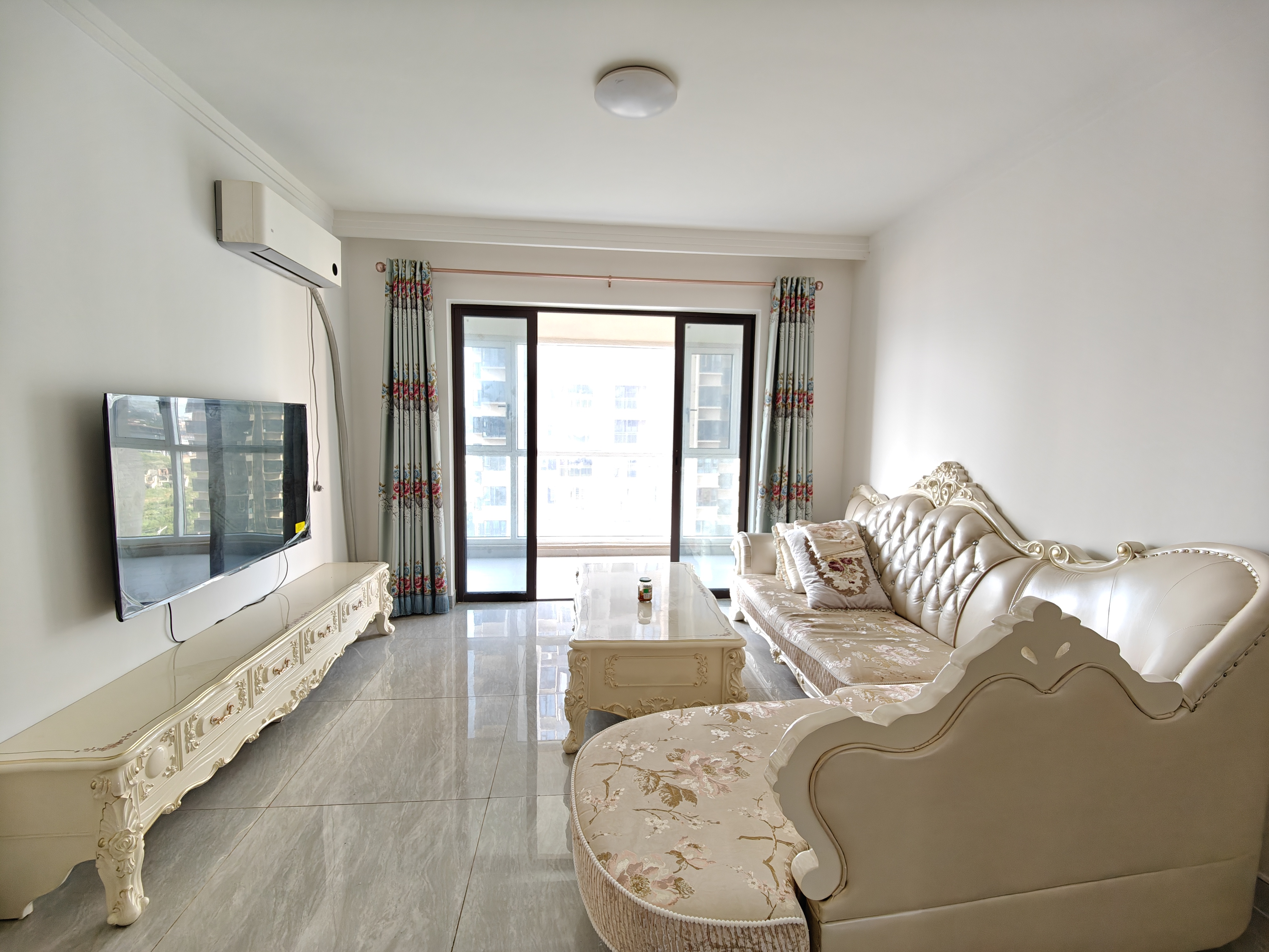 蓝溪谷 4室2厅2卫 79.0万 蓝溪谷 4室2厅2卫 79.0万室内图