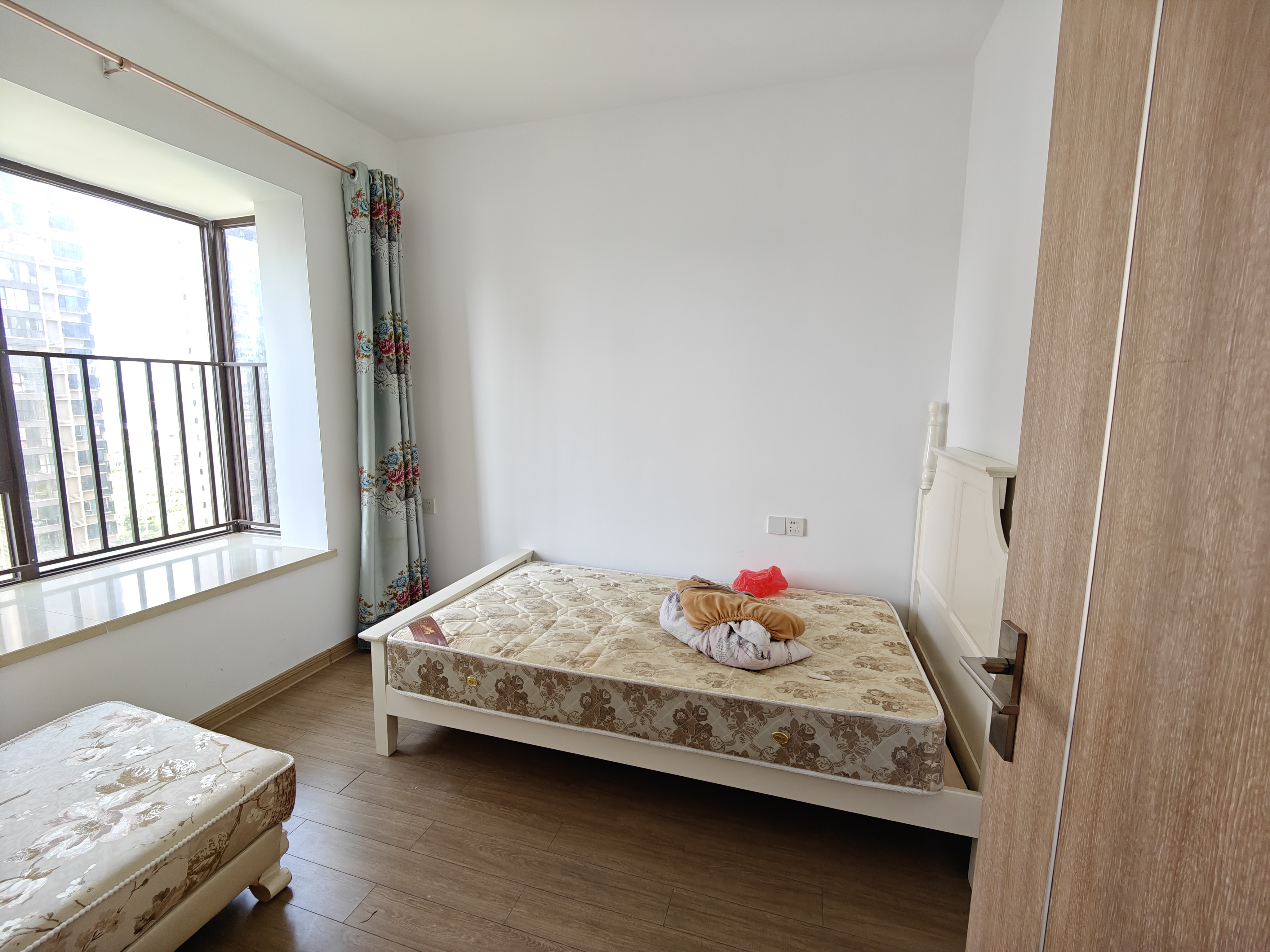 蓝溪谷 4室2厅2卫 79.0万 蓝溪谷 4室2厅2卫 79.0万室内图