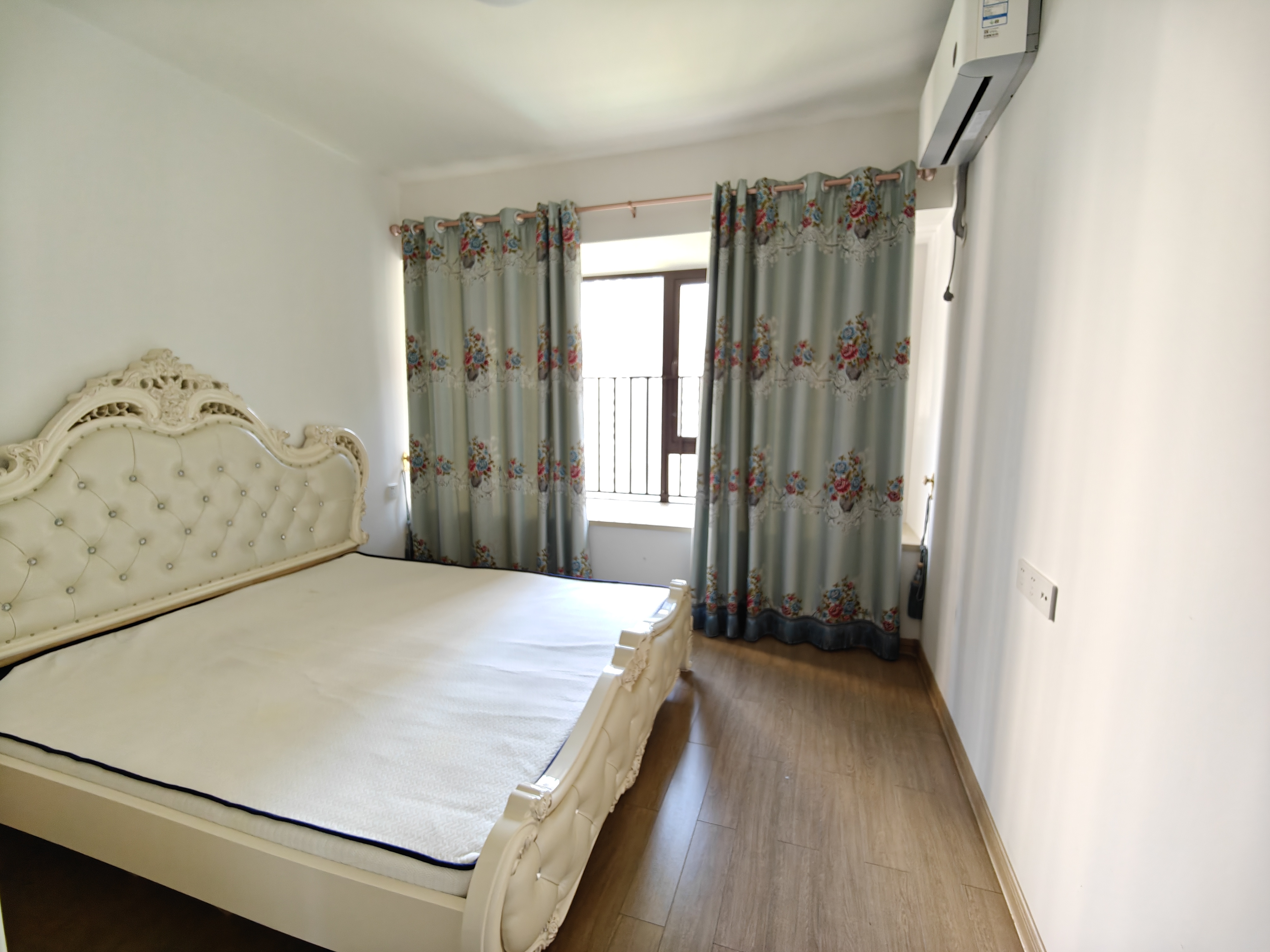 蓝溪谷 4室2厅2卫 79.0万 蓝溪谷 4室2厅2卫 79.0万室内图