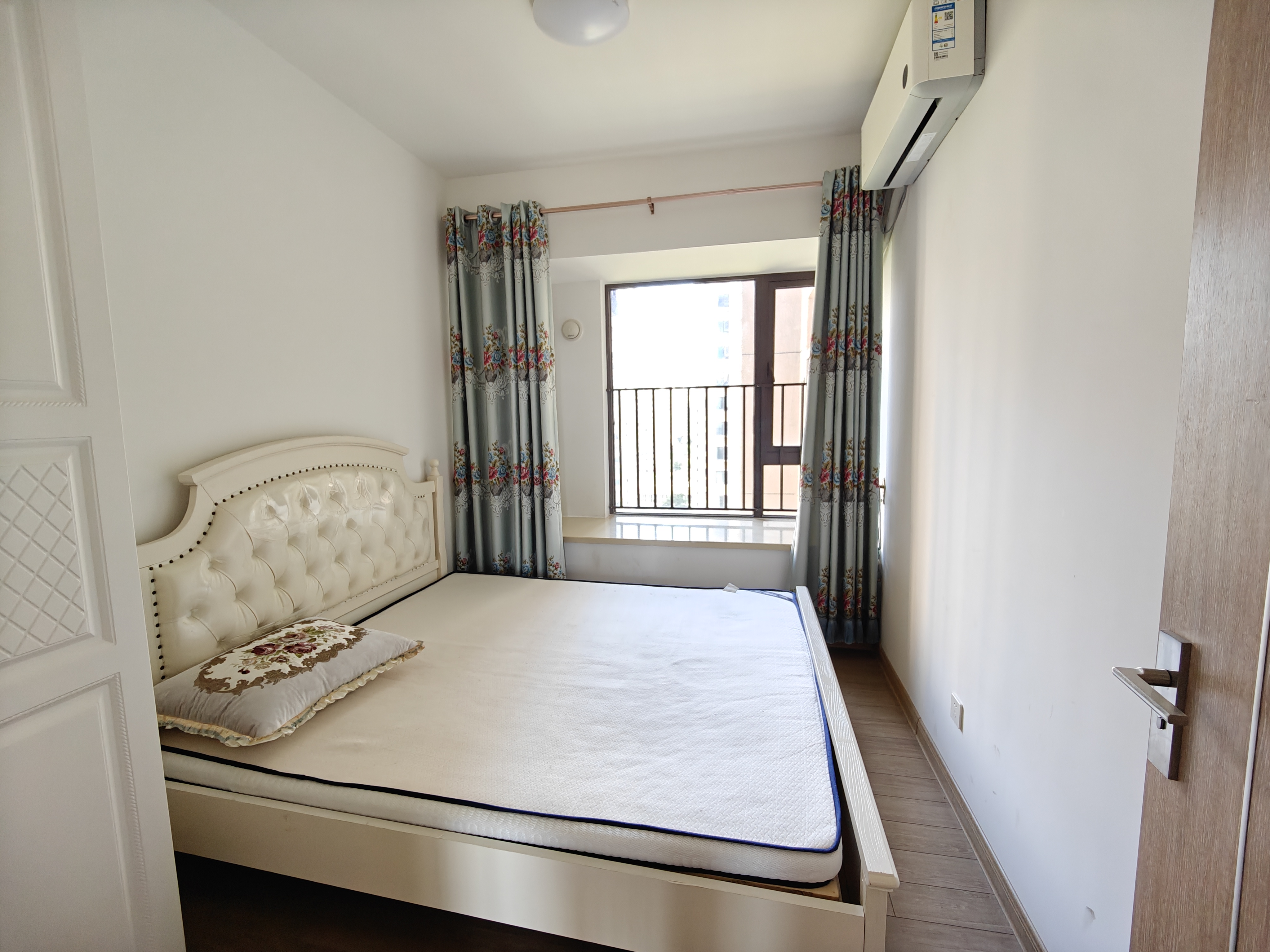 蓝溪谷 4室2厅2卫 79.0万 蓝溪谷 4室2厅2卫 79.0万室内图