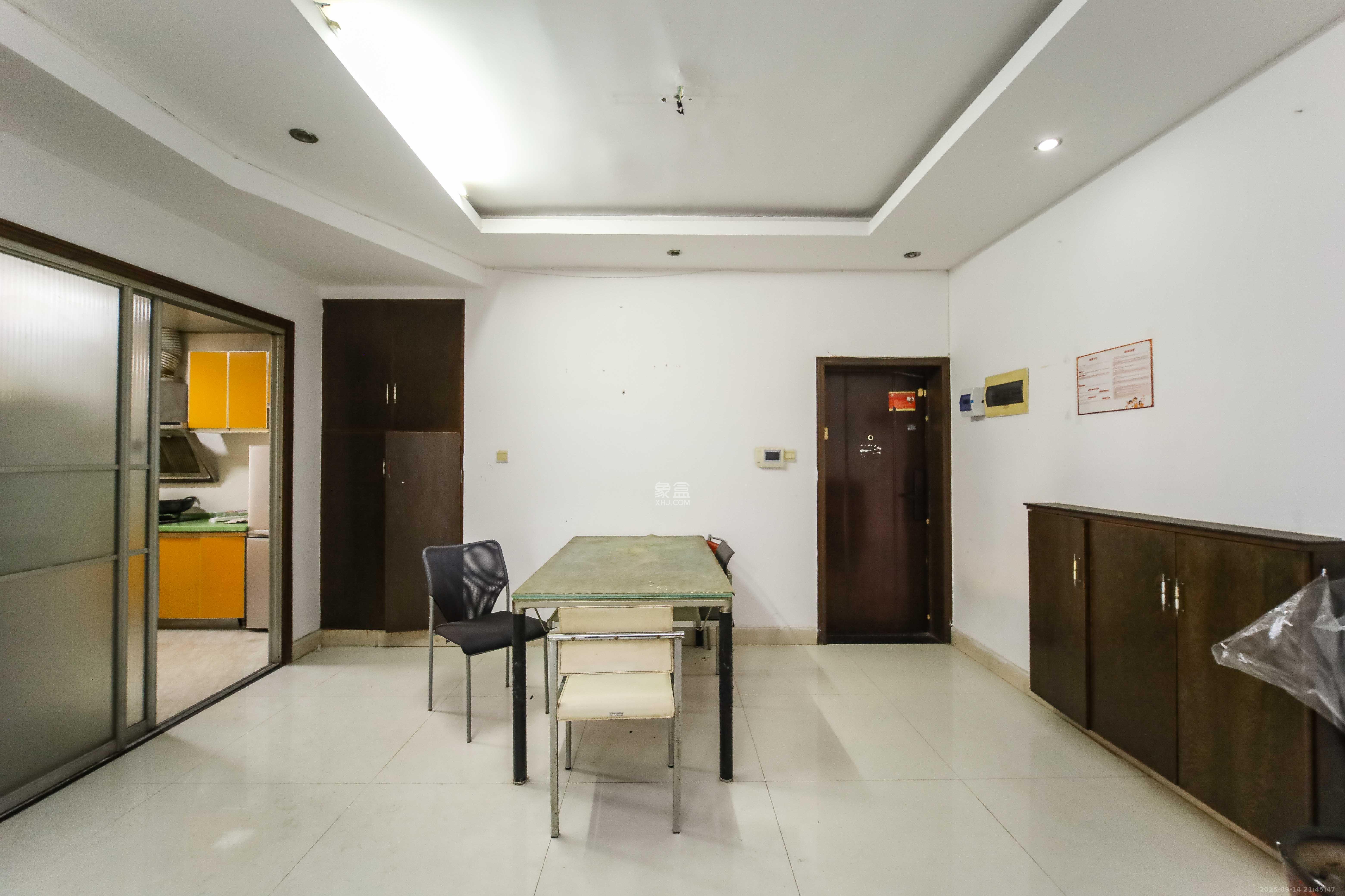 芙蓉苑 3室2厅2卫 110.0万 芙蓉苑 3室2厅2卫 110.0万客厅