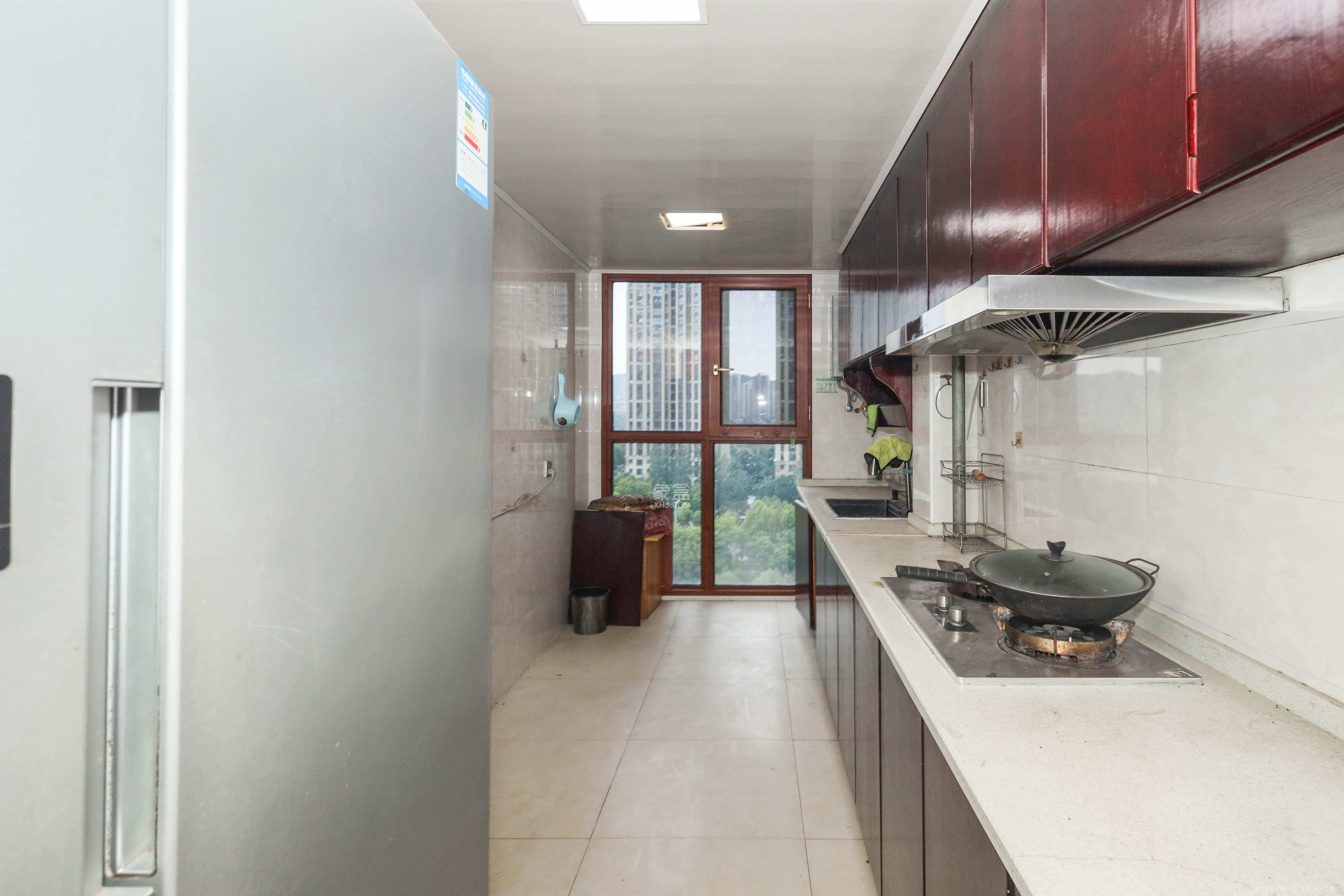 和泓梅溪四季 4室2厅2卫 180.0万 和泓梅溪四季 4室2厅2卫 180.0万厨房