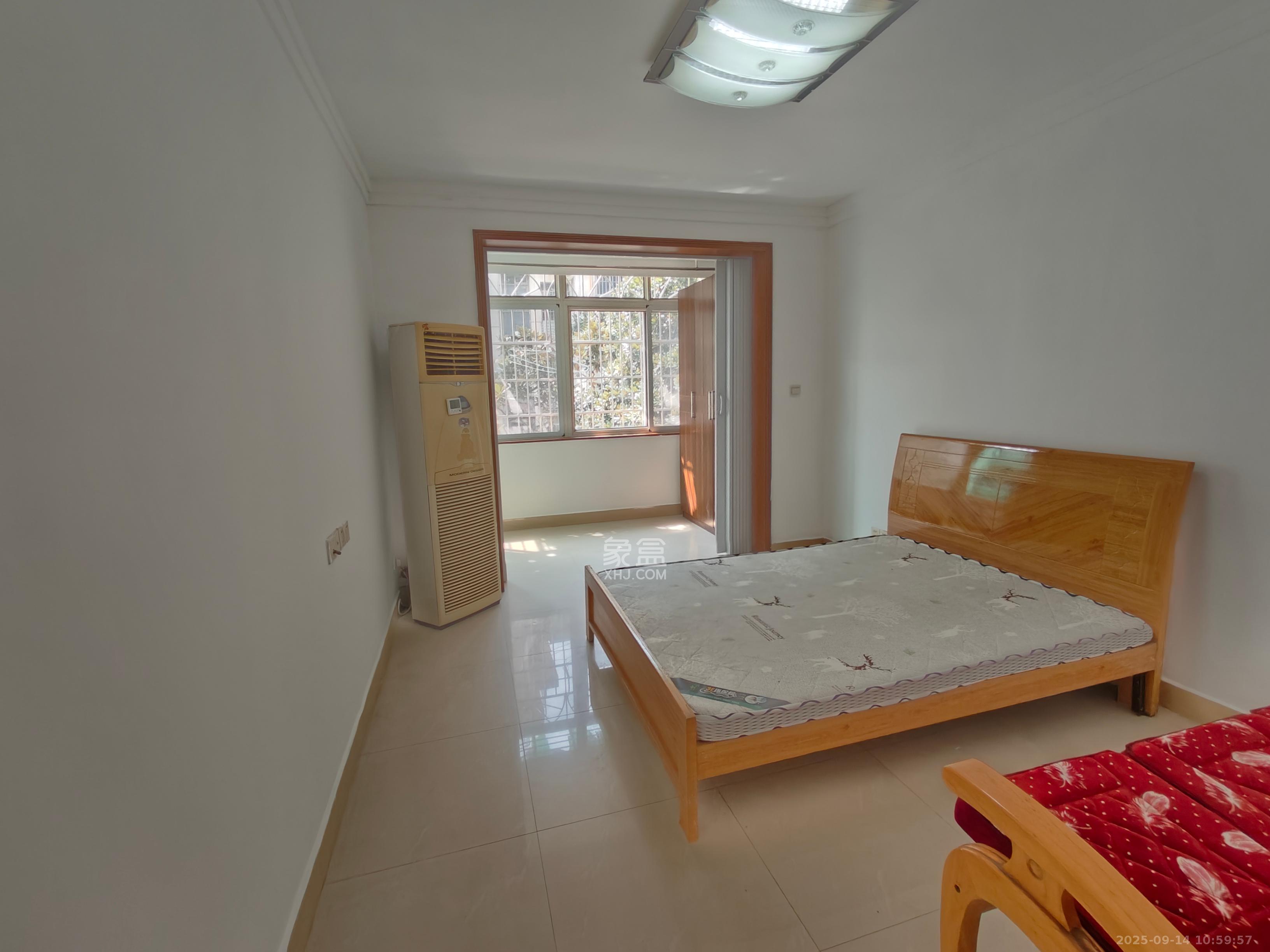 油铺街社区人造板厂宿舍  2室1厅1卫    1800.0元/月 油铺街社区人造板厂宿舍  2室1厅1卫    1800.0元/月