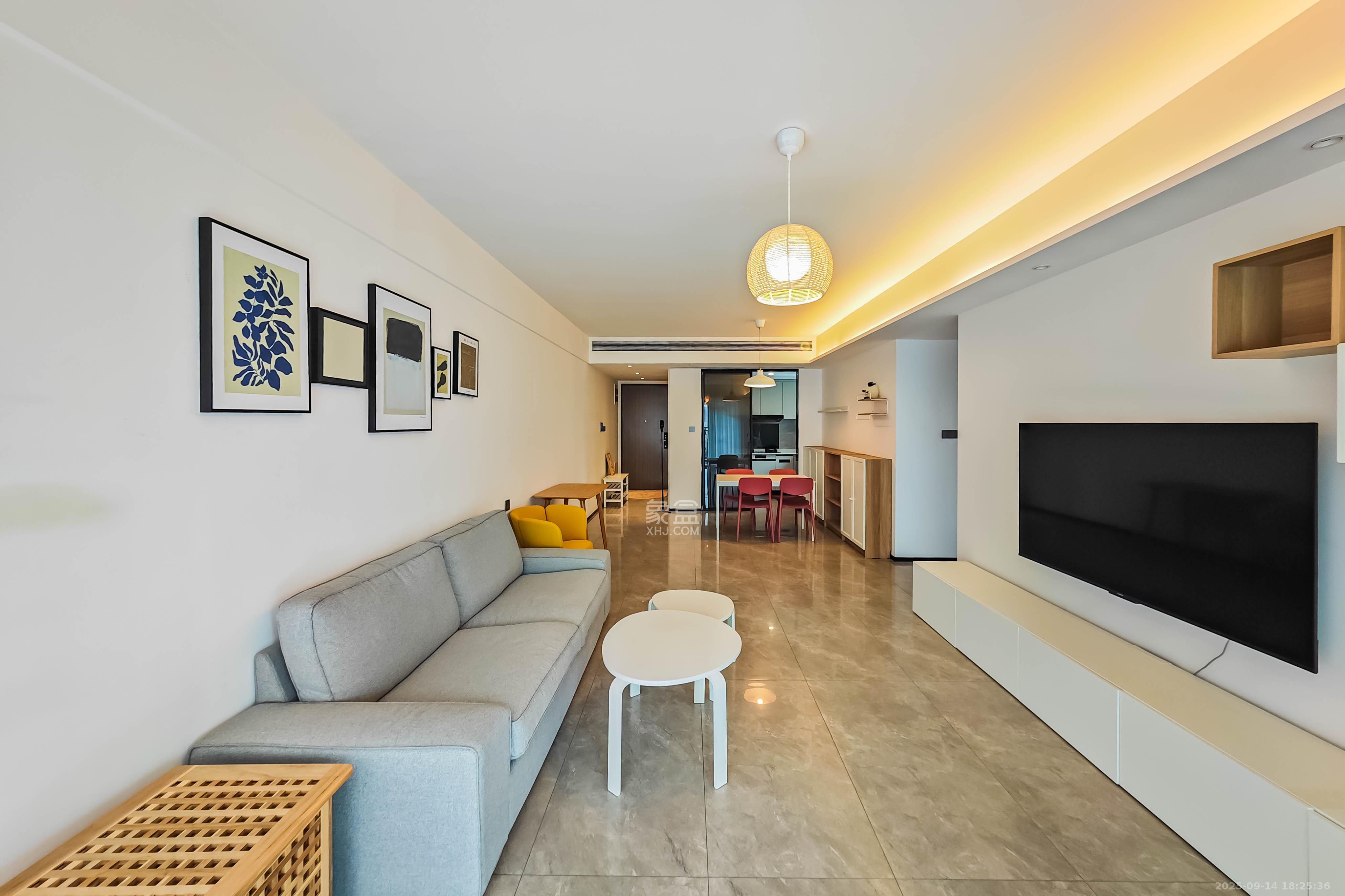 轨道万科悦府 3室2厅2卫 142.8万 轨道万科悦府 3室2厅2卫 142.8万客厅