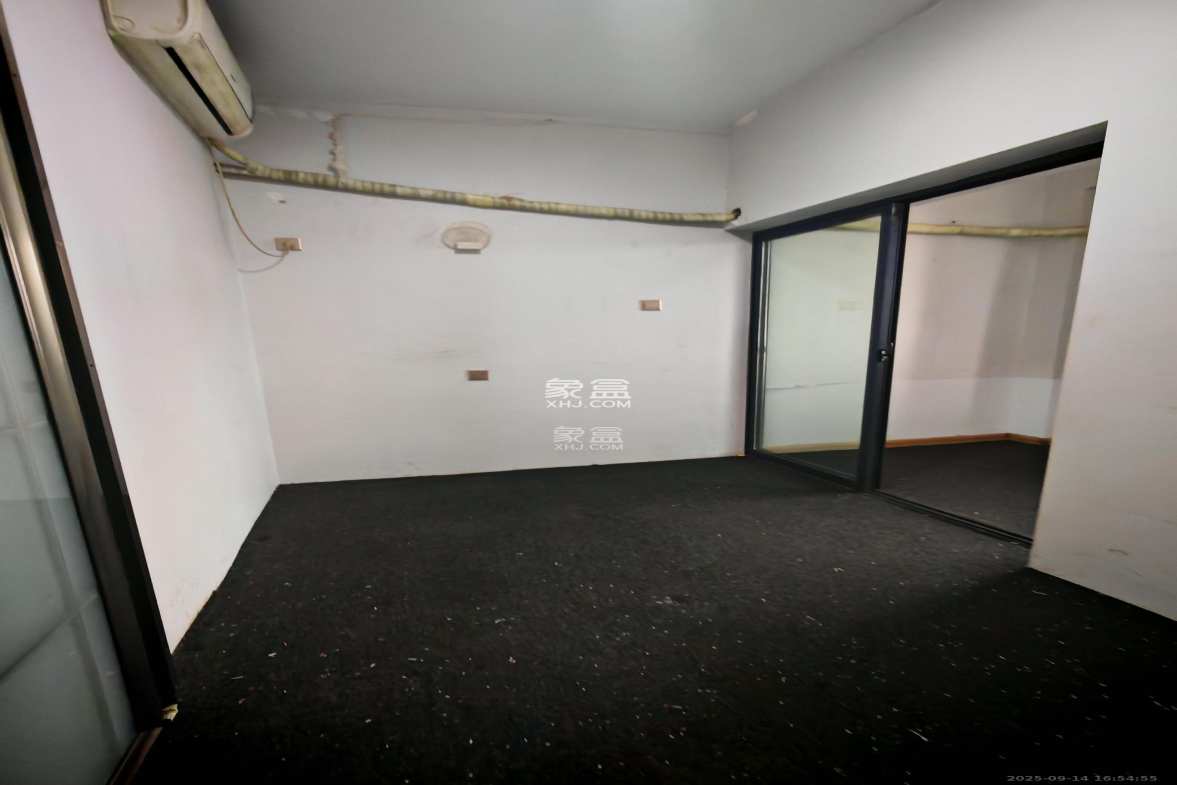 阳光锦城 1室1厅1卫 1300.0元/月 阳光锦城 1室1厅1卫 1300.0元/月室内图