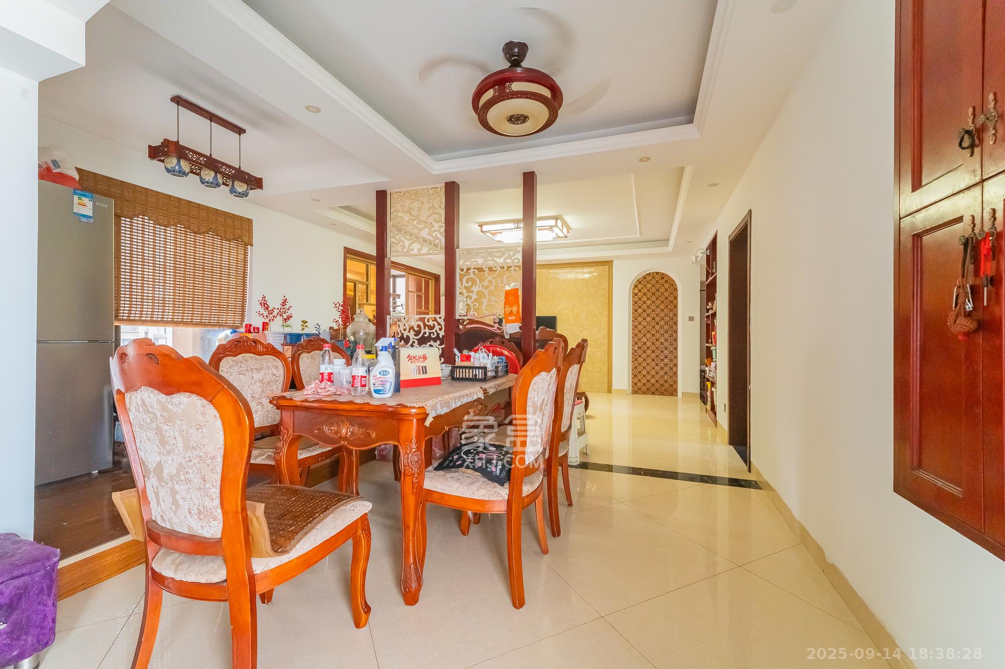 华润凤凰城三期 3室2厅2卫 97.0万 华润凤凰城三期 3室2厅2卫 97.0万客厅