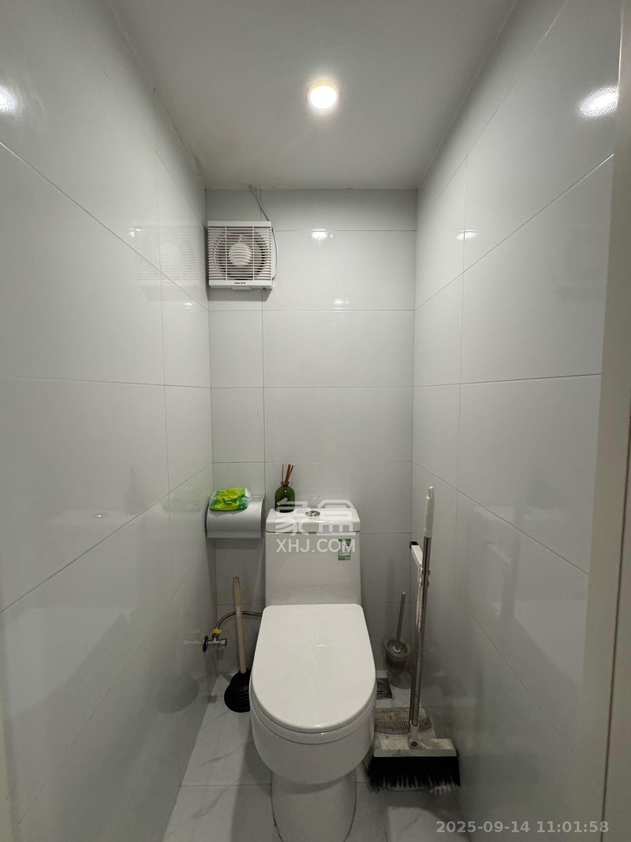 卓越中寰  2室1厅1卫    2100.0元/月室内图