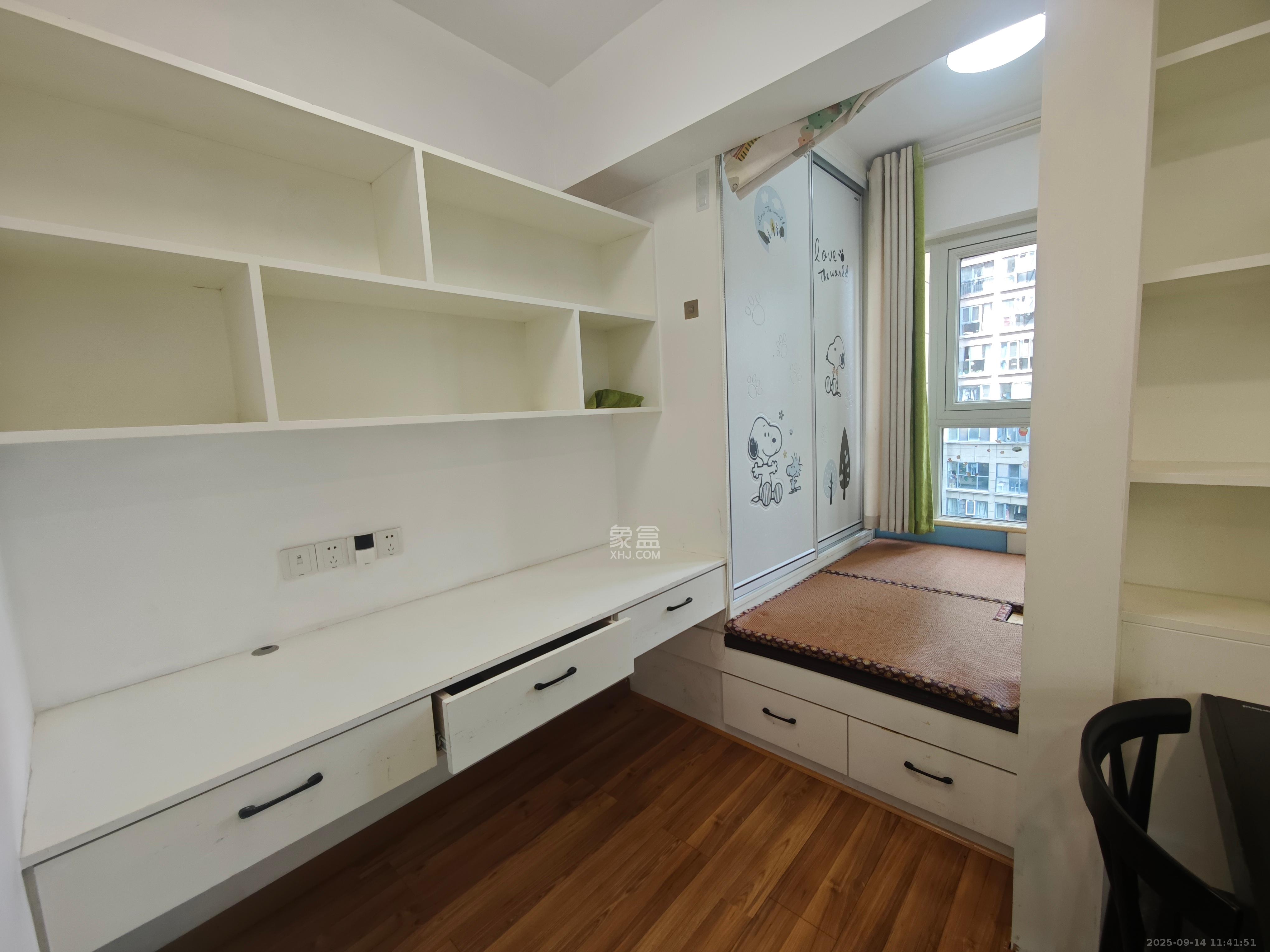 荣盛花语书苑  3室2厅1卫    2900.0元/月室内图