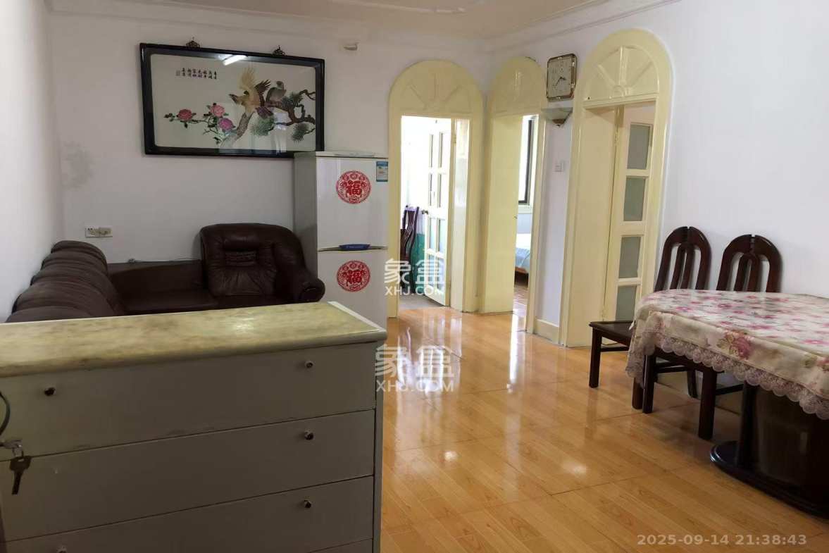 人民中路窑岭湘剧院单位房  2室1厅1卫    2000.0元/月 人民中路窑岭湘剧院单位房  2室1厅1卫    2000.0元/月室内图