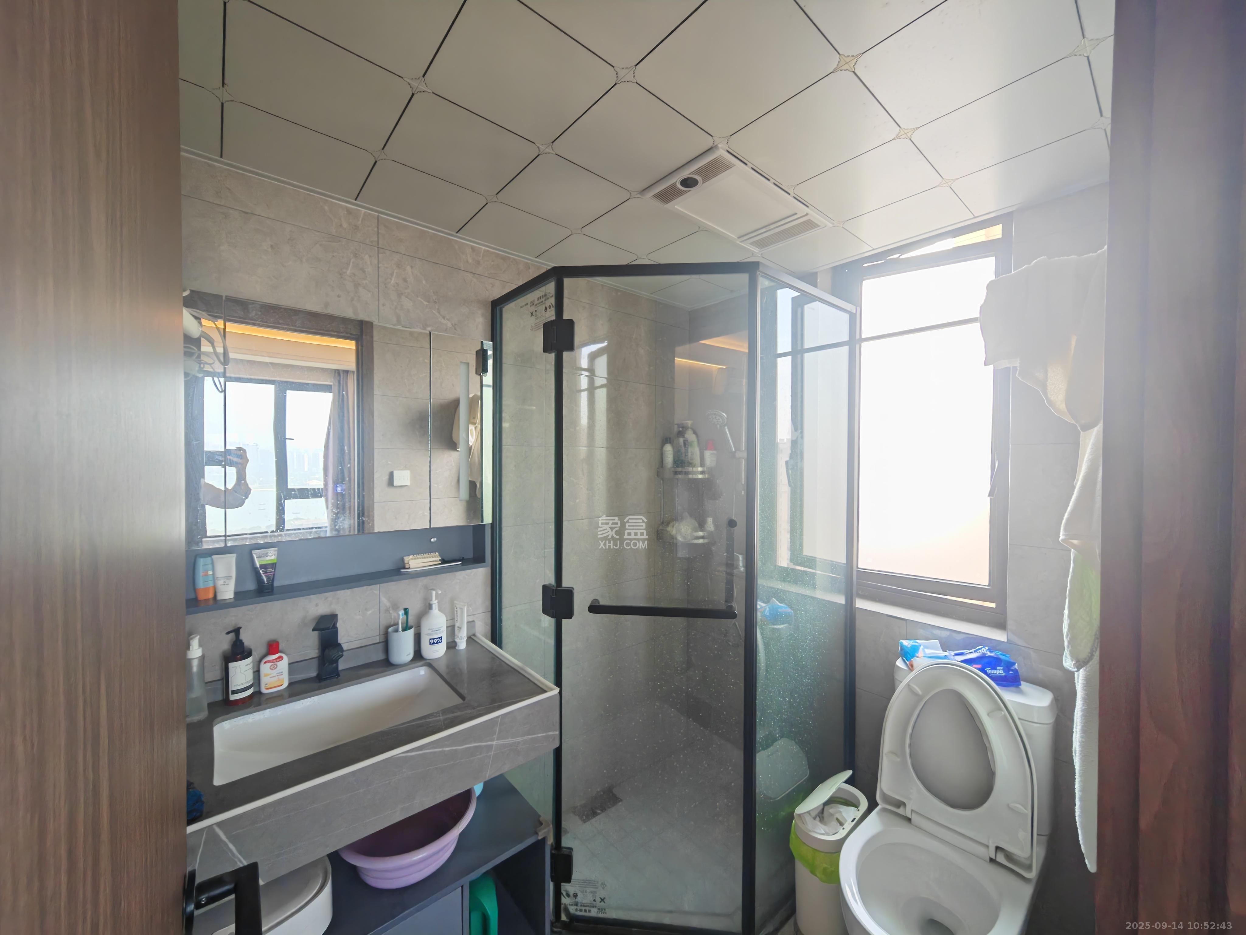 绿地海外滩二期  3室2厅2卫    3000.0元/月 绿地海外滩二期  3室2厅2卫    3000.0元/月室内图