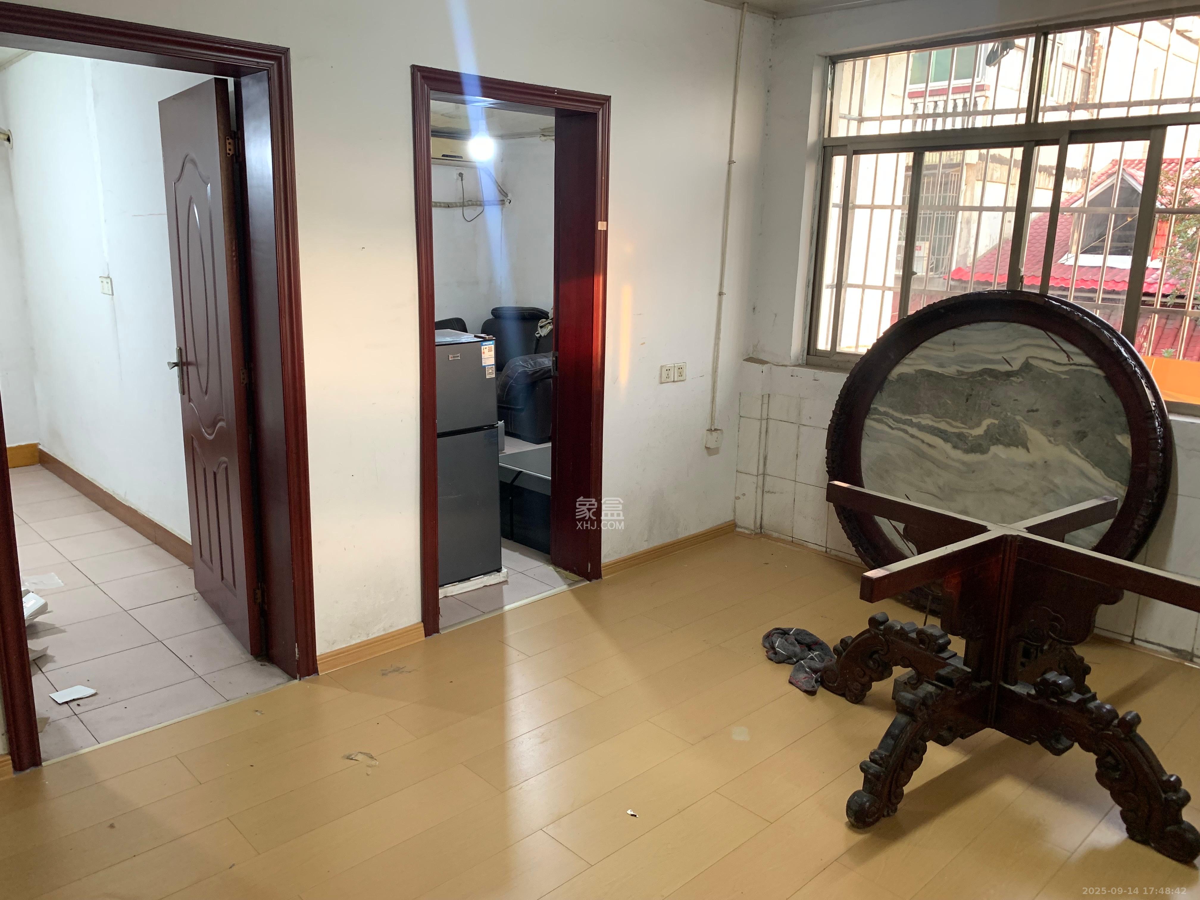 汽车西站商贸城(河西望城坡) 2室1厅1卫 1500.0元/月 汽车西站商贸城(河西望城坡) 2室1厅1卫 1500.0元/月室内图