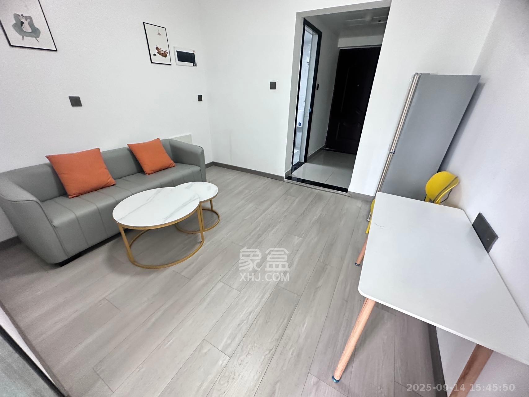 麓谷新干线 1室1厅1卫 1500.0元/月 麓谷新干线 1室1厅1卫 1500.0元/月室内图