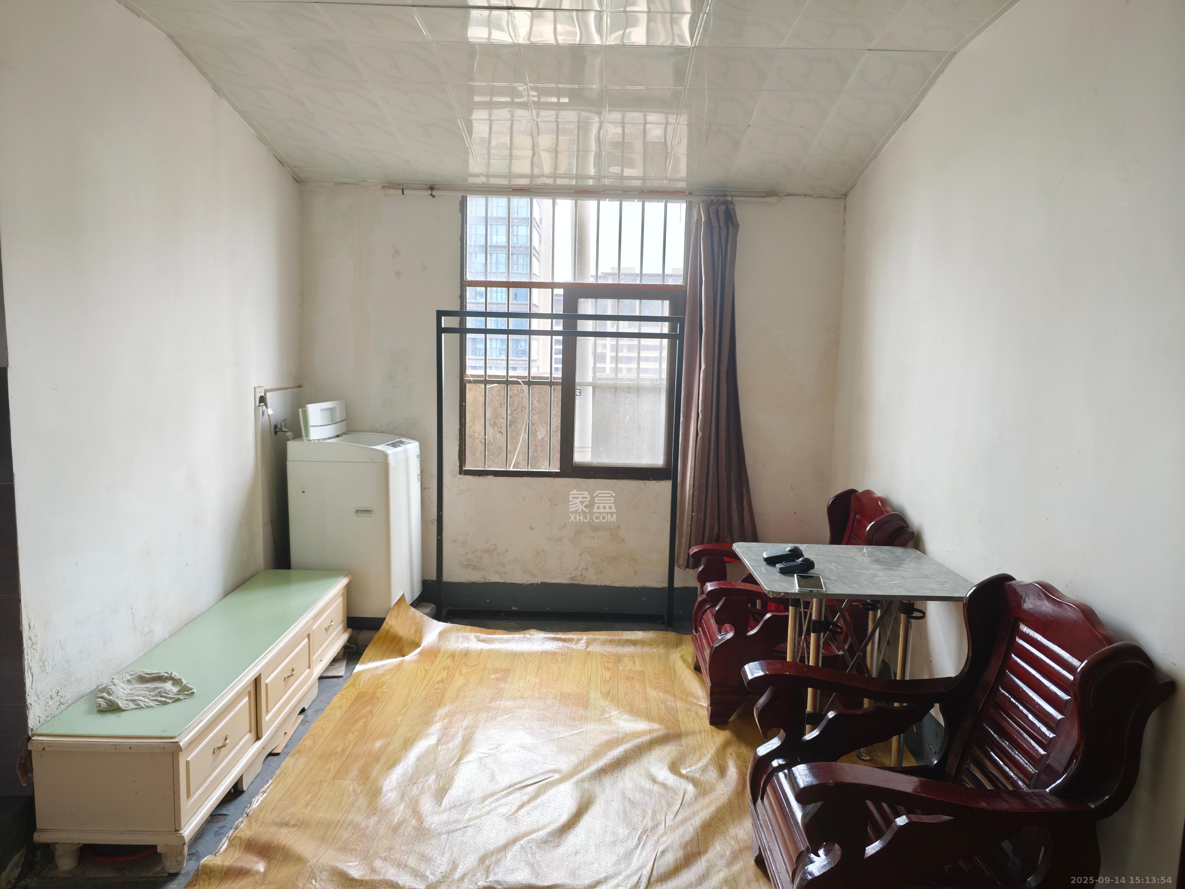 岳华嘉园  1室1厅1卫    1000.0元/月 岳华嘉园  1室1厅1卫    1000.0元/月室内图