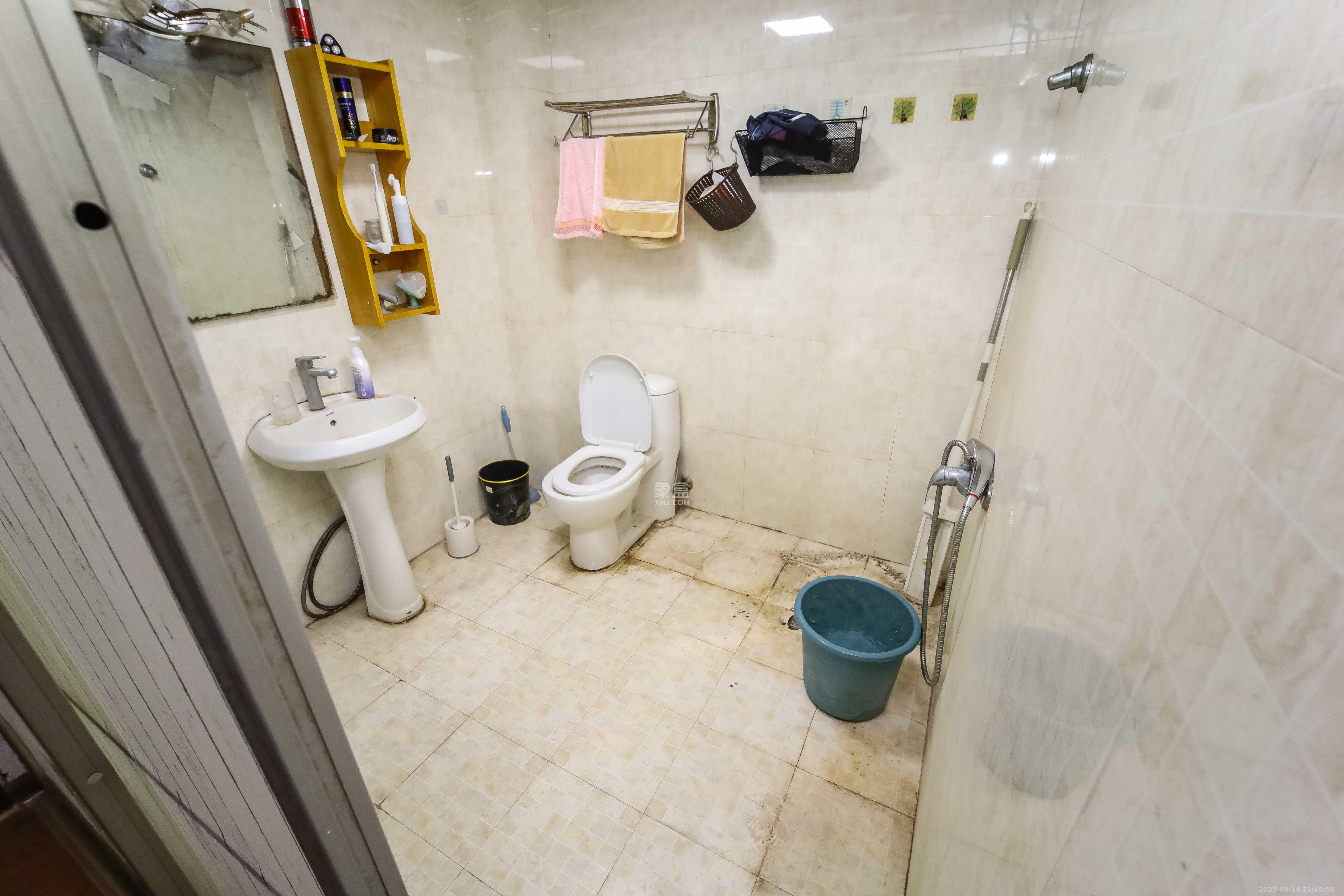 芙蓉苑 3室2厅2卫 110.0万 芙蓉苑 3室2厅2卫 110.0万卫生间