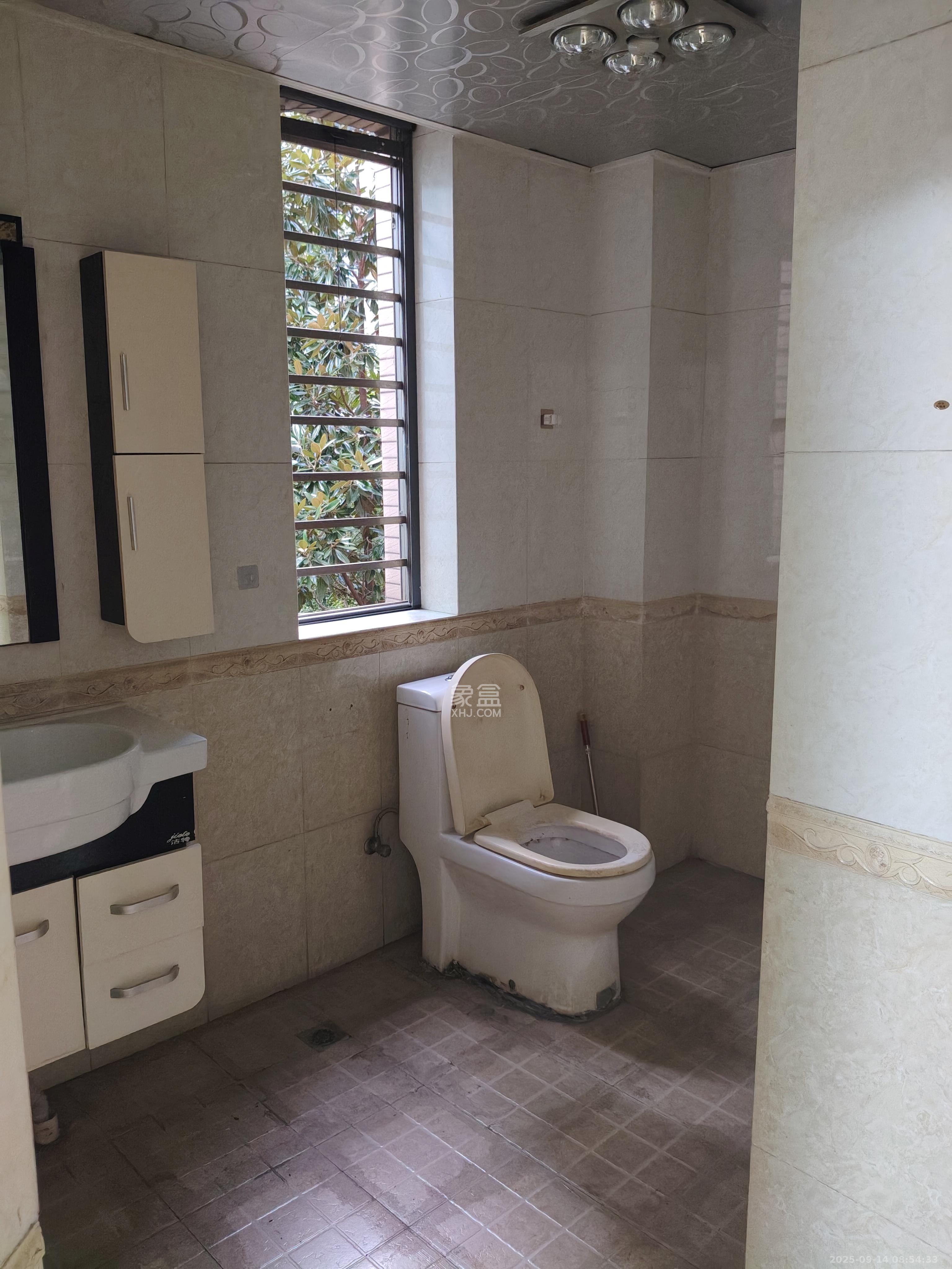 新城新世界一二三期  3室2厅1卫    2600.0元/月室内图