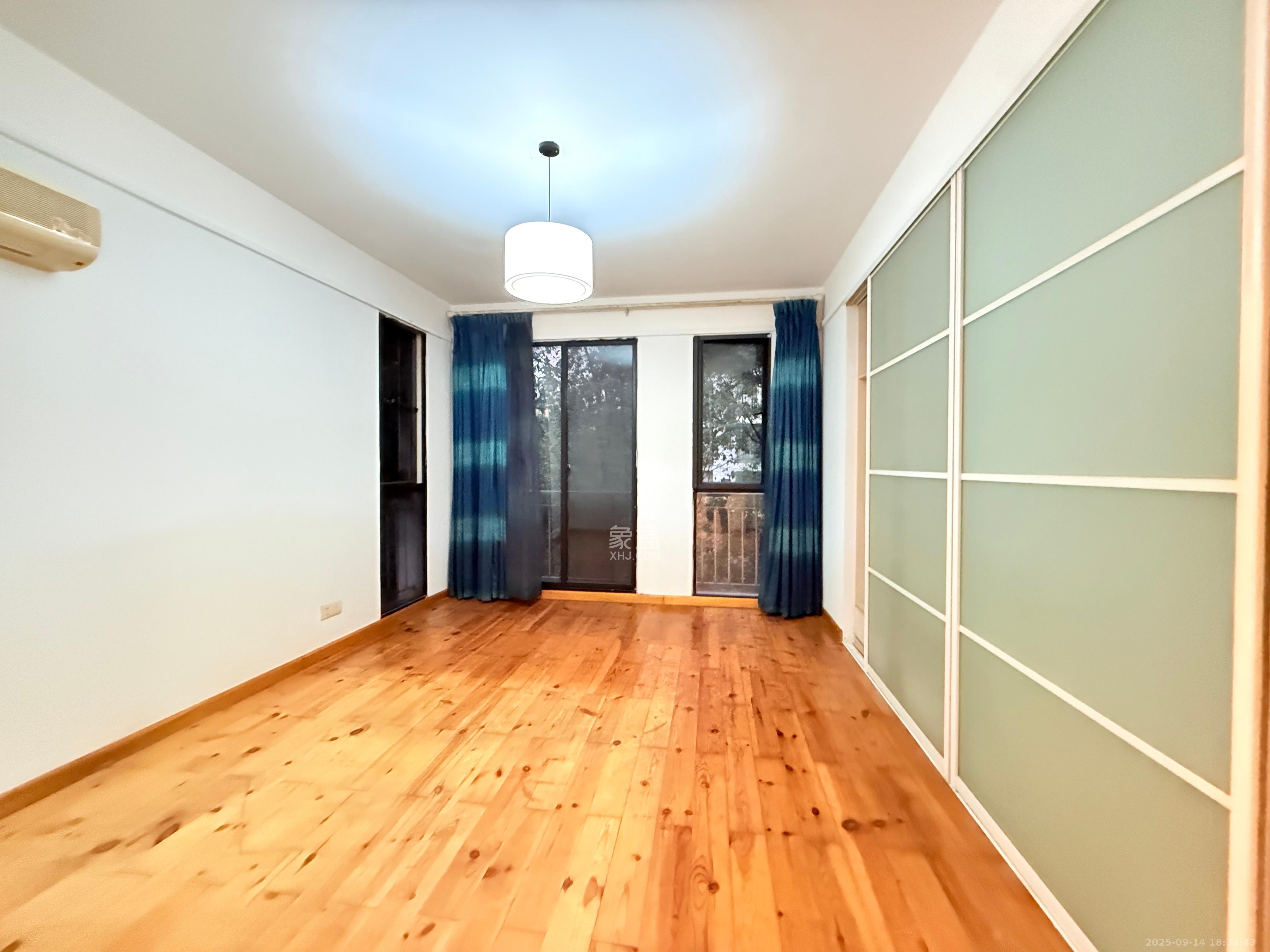 西街花园  3室2厅2卫    2600.0元/月室内图