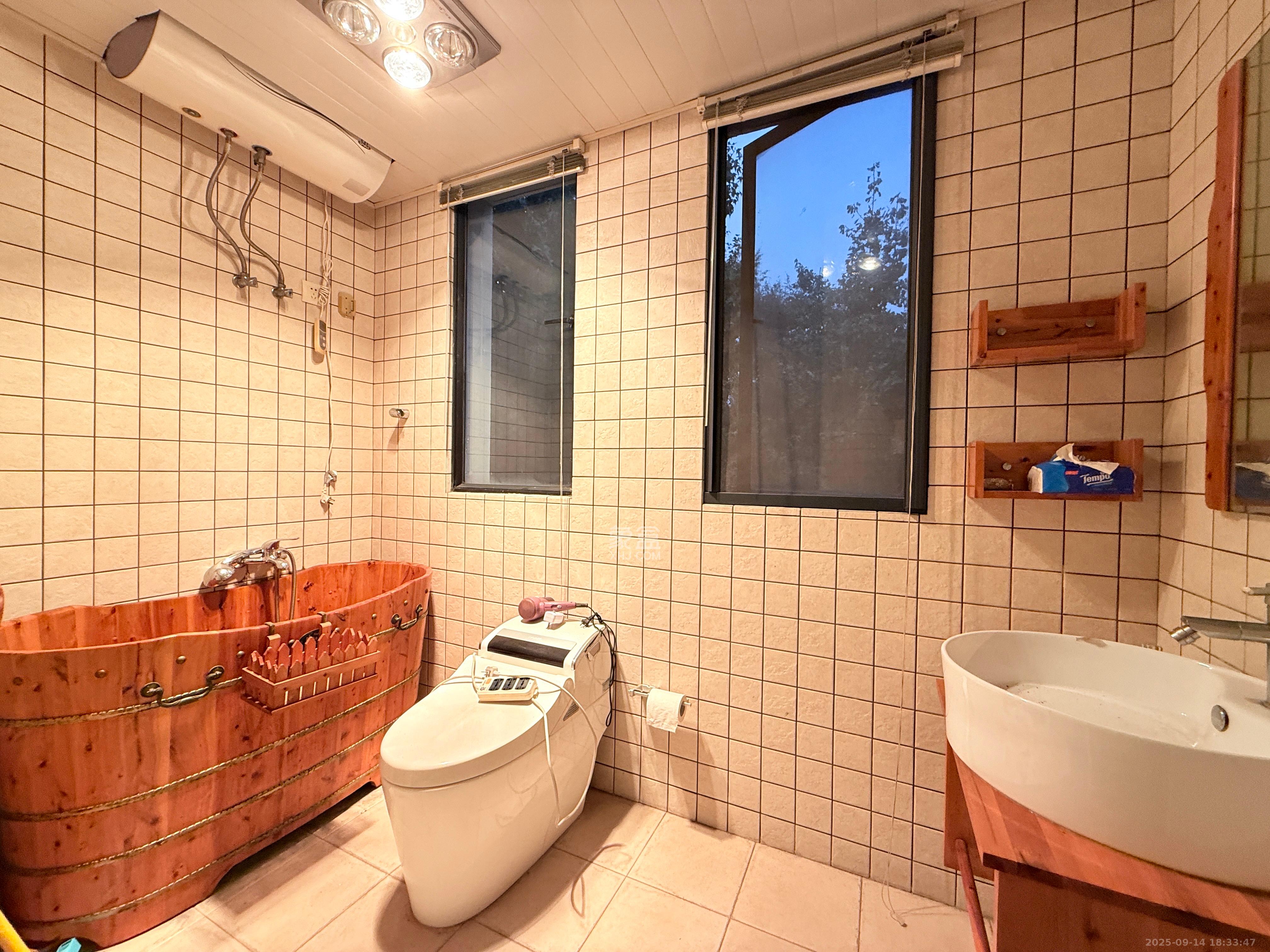 西街花园  3室2厅2卫    2600.0元/月室内图