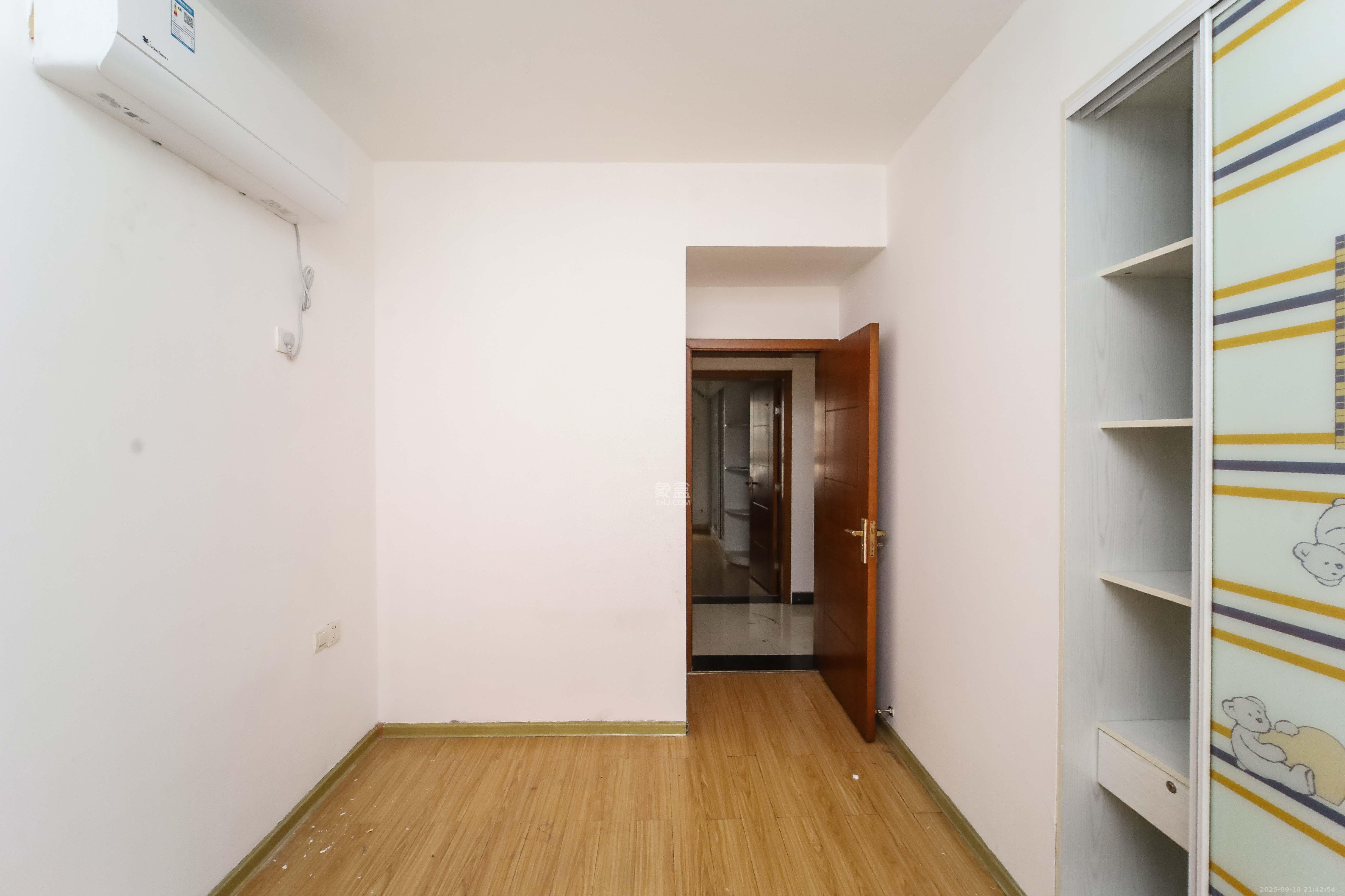 上河国际C区 4室2厅2卫 99.0万 上河国际C区 4室2厅2卫 99.0万卧室