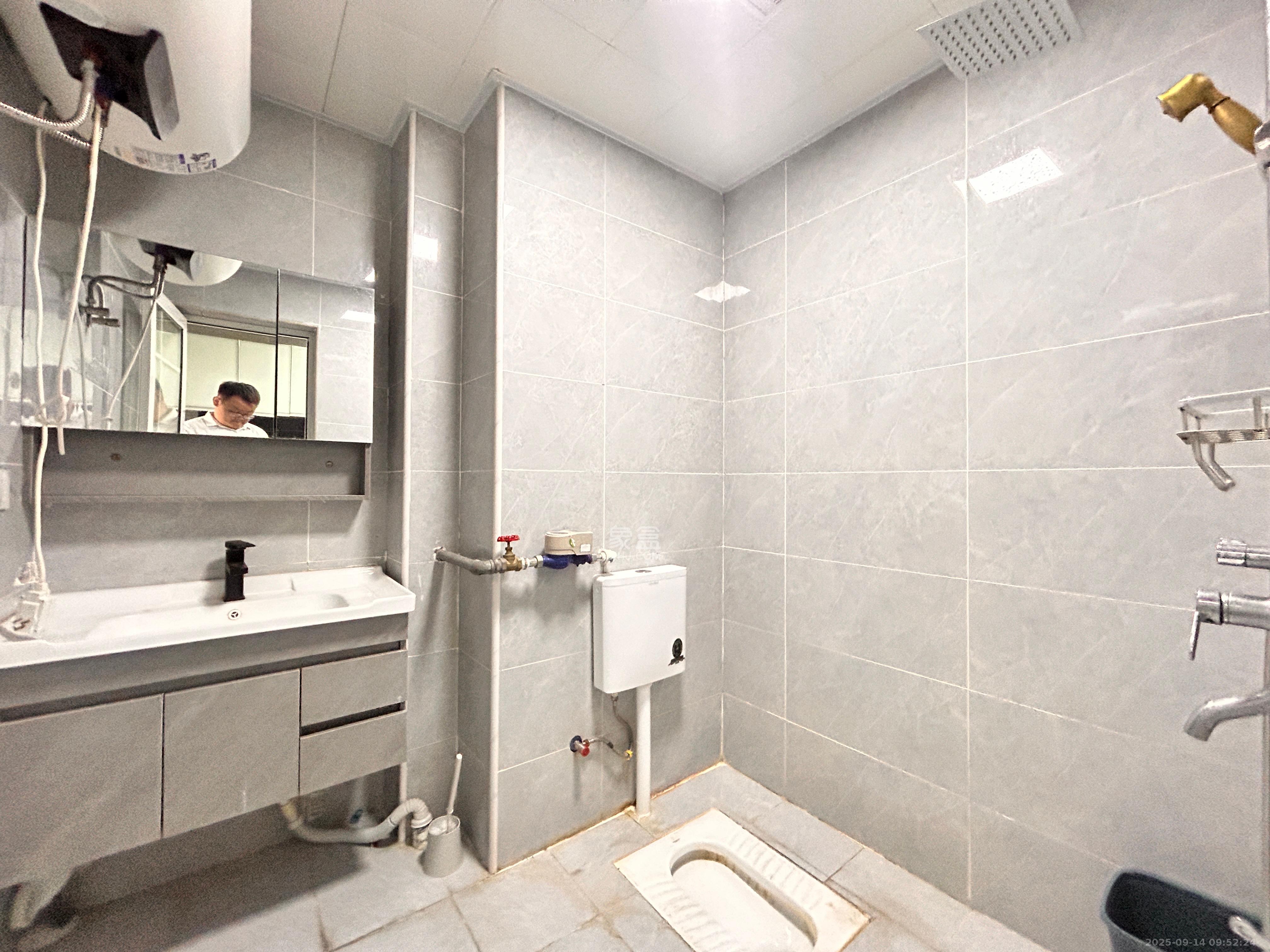 荣悦台 1室1厅1卫 1600.0元/月 荣悦台 1室1厅1卫 1600.0元/月室内图