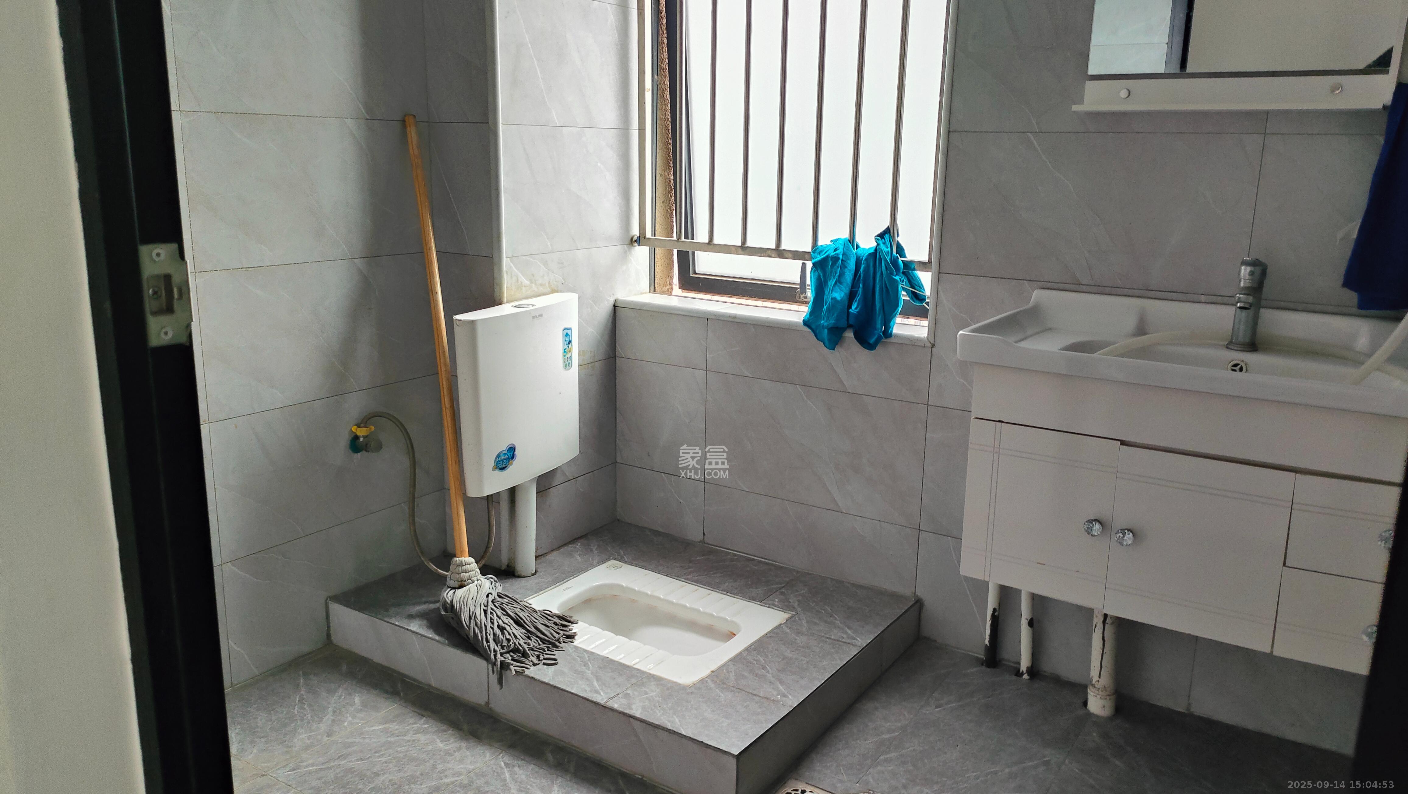 华润置地广场二期  1室1厅1卫    1900.0元/月室内图