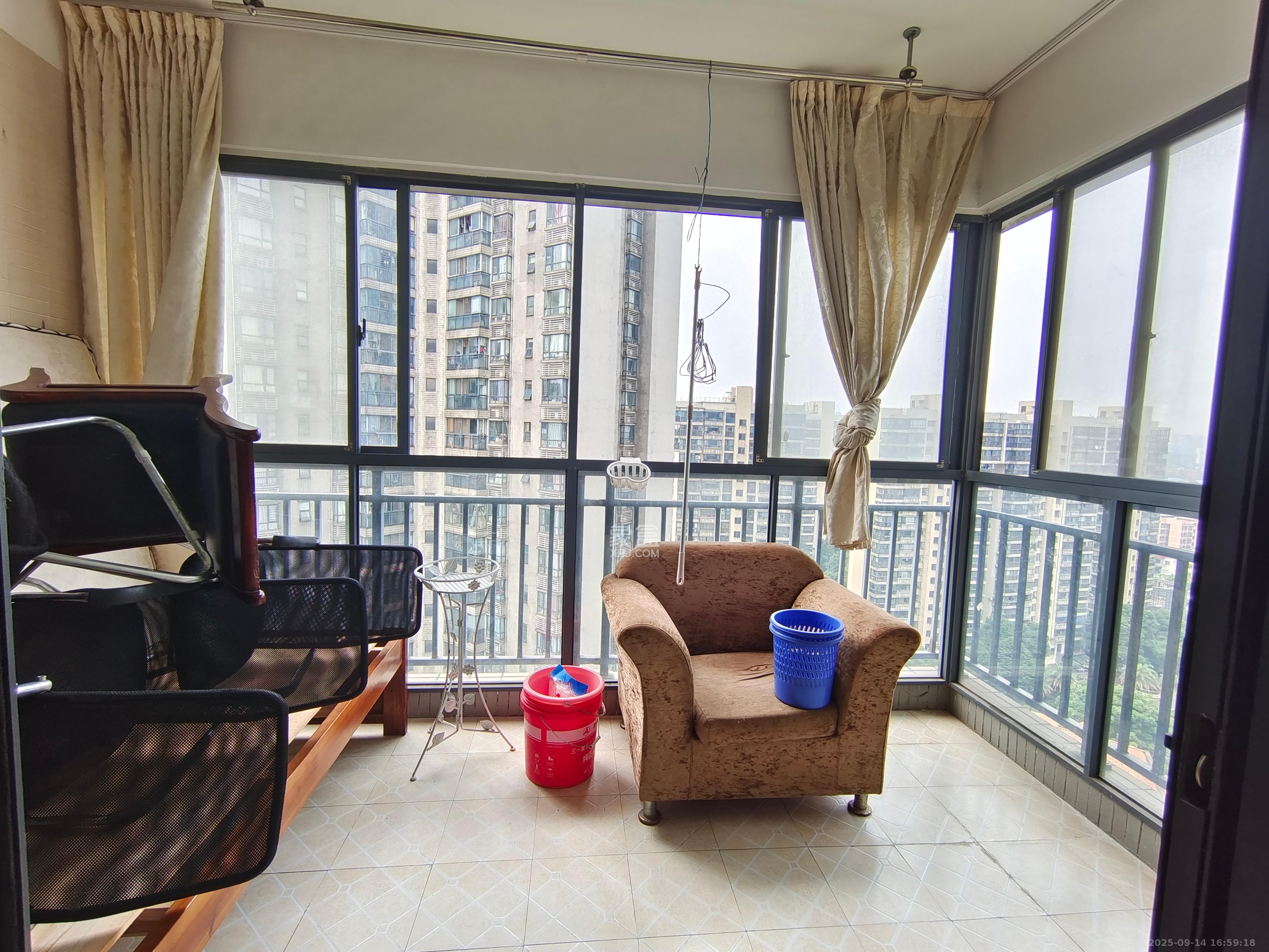 莱茵城  2室2厅1卫    1800.0元/月室内图