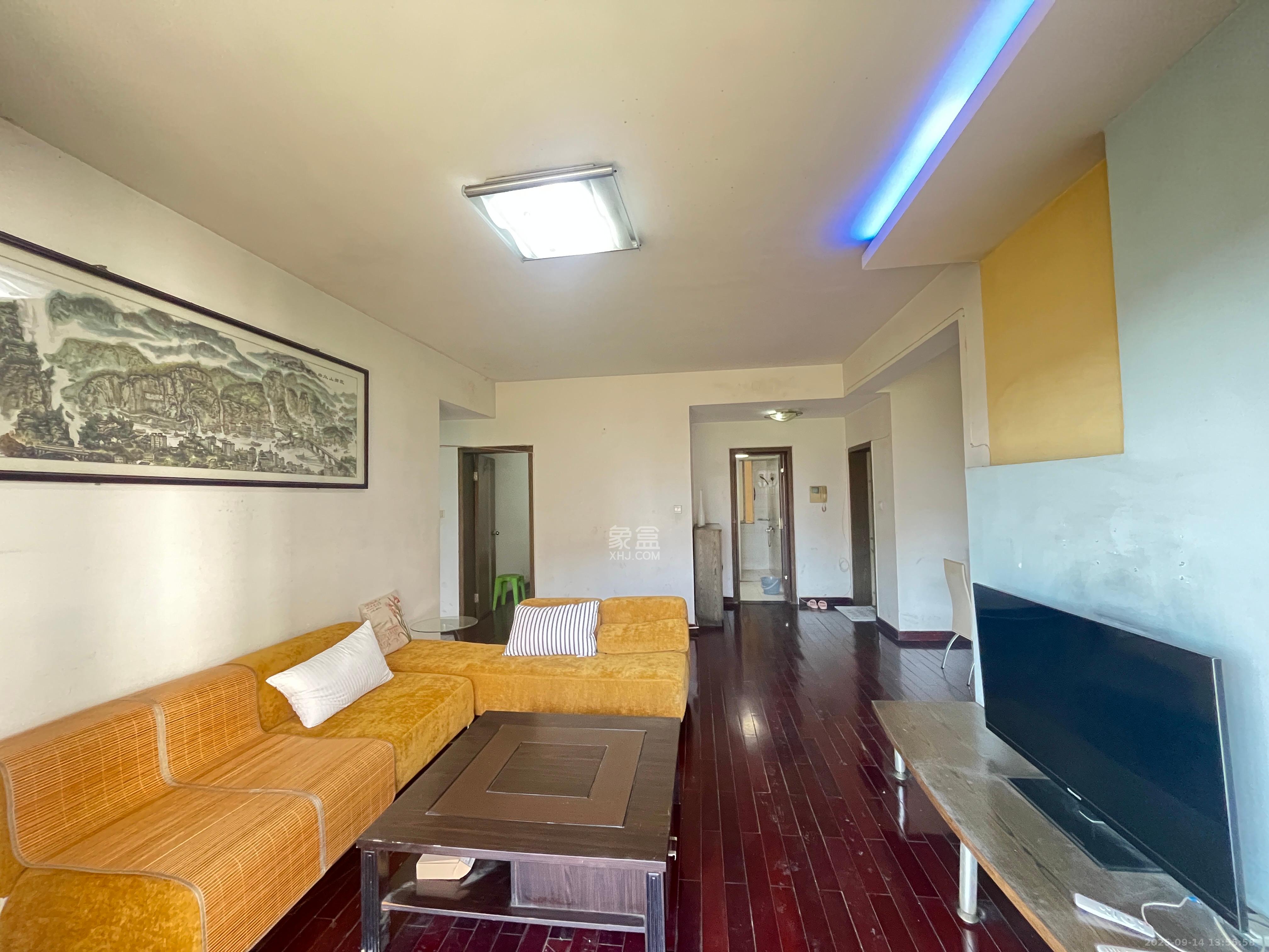 一心花苑  3室2厅2卫    2600.0元/月室内图