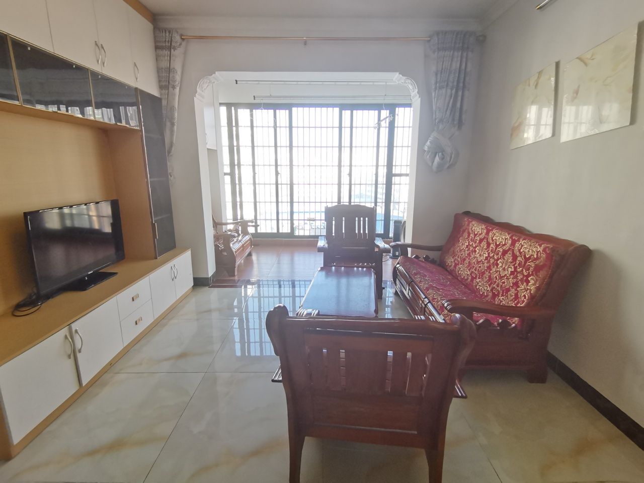 盛世一品 3室2厅1卫 2400.0元/月 盛世一品 3室2厅1卫 2400.0元/月室内图