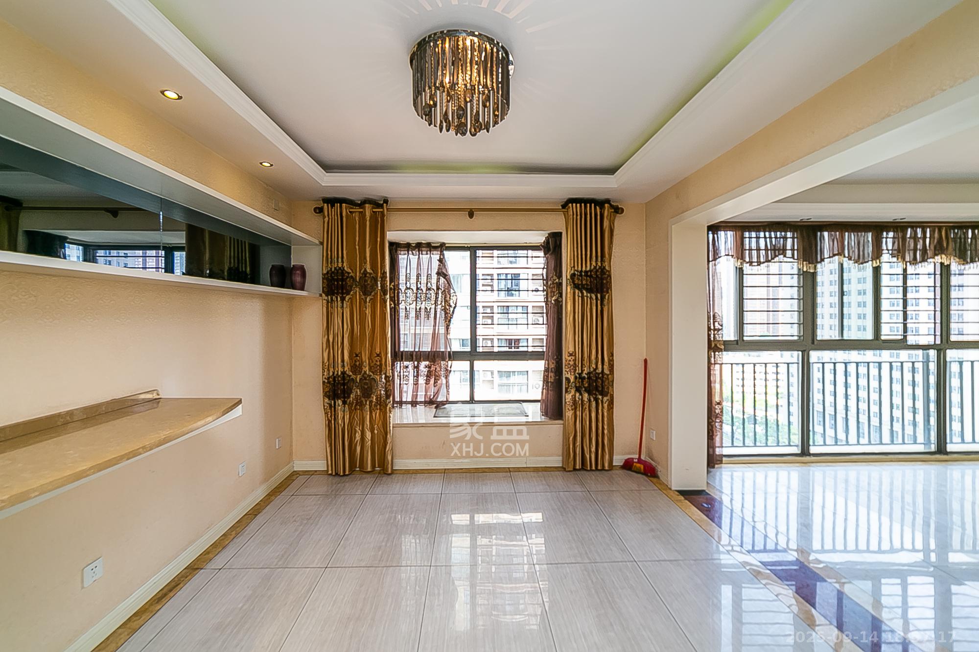 钱隆樽品(一、二、三期)  3室2厅2卫    108.0万 钱隆樽品(一、二、三期)  3室2厅2卫    108.0万客厅