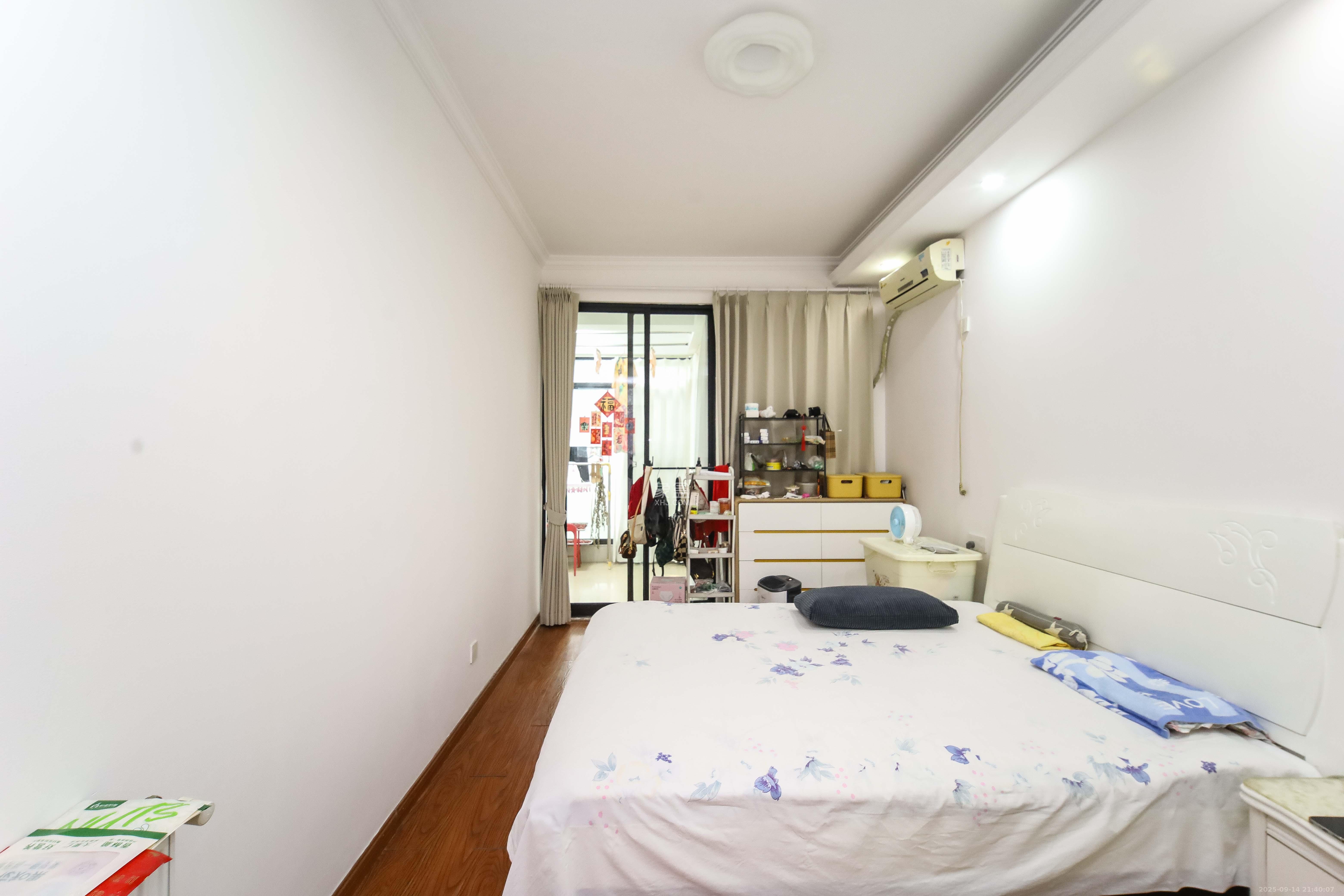 西街花园  3室2厅2卫    136.0万卧室