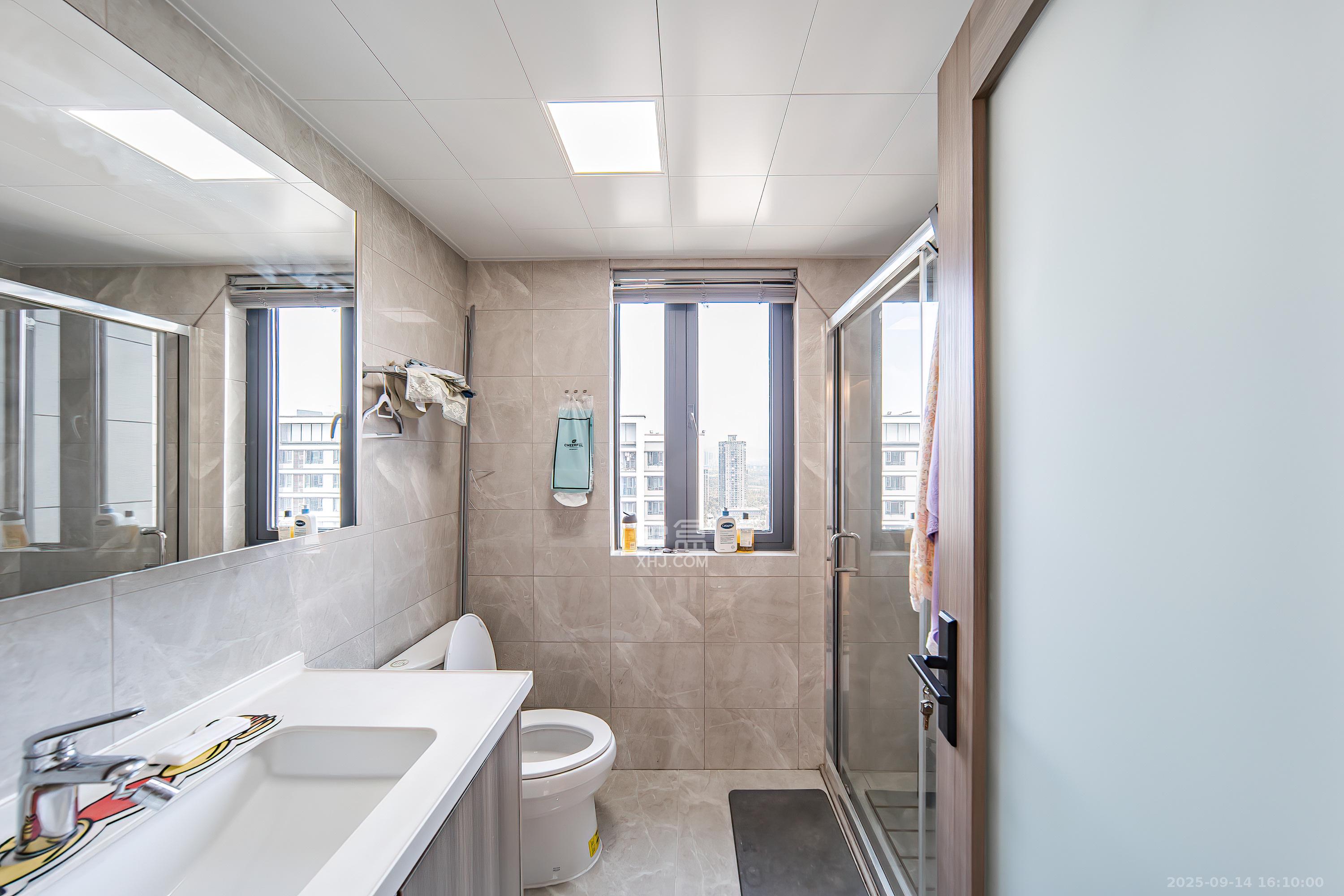 中海阅麓山一期 4室2厅2卫 235.0万 中海阅麓山一期 4室2厅2卫 235.0万卫生间