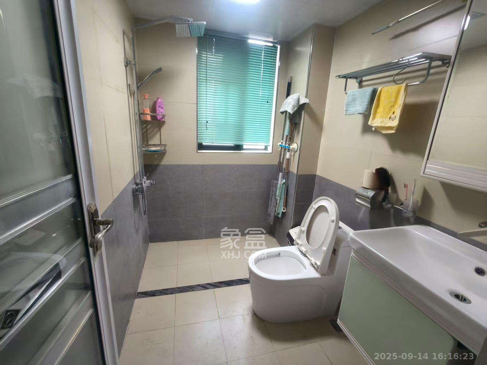 博长山水香颐  4室2厅2卫    2400.0元/月室内图