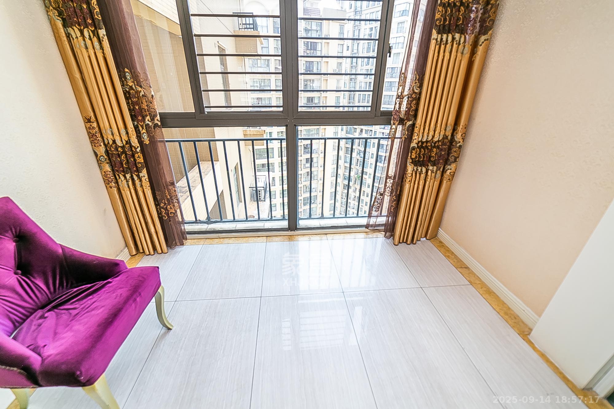 钱隆樽品(一、二、三期)  3室2厅2卫    108.0万 钱隆樽品(一、二、三期)  3室2厅2卫    108.0万阳台