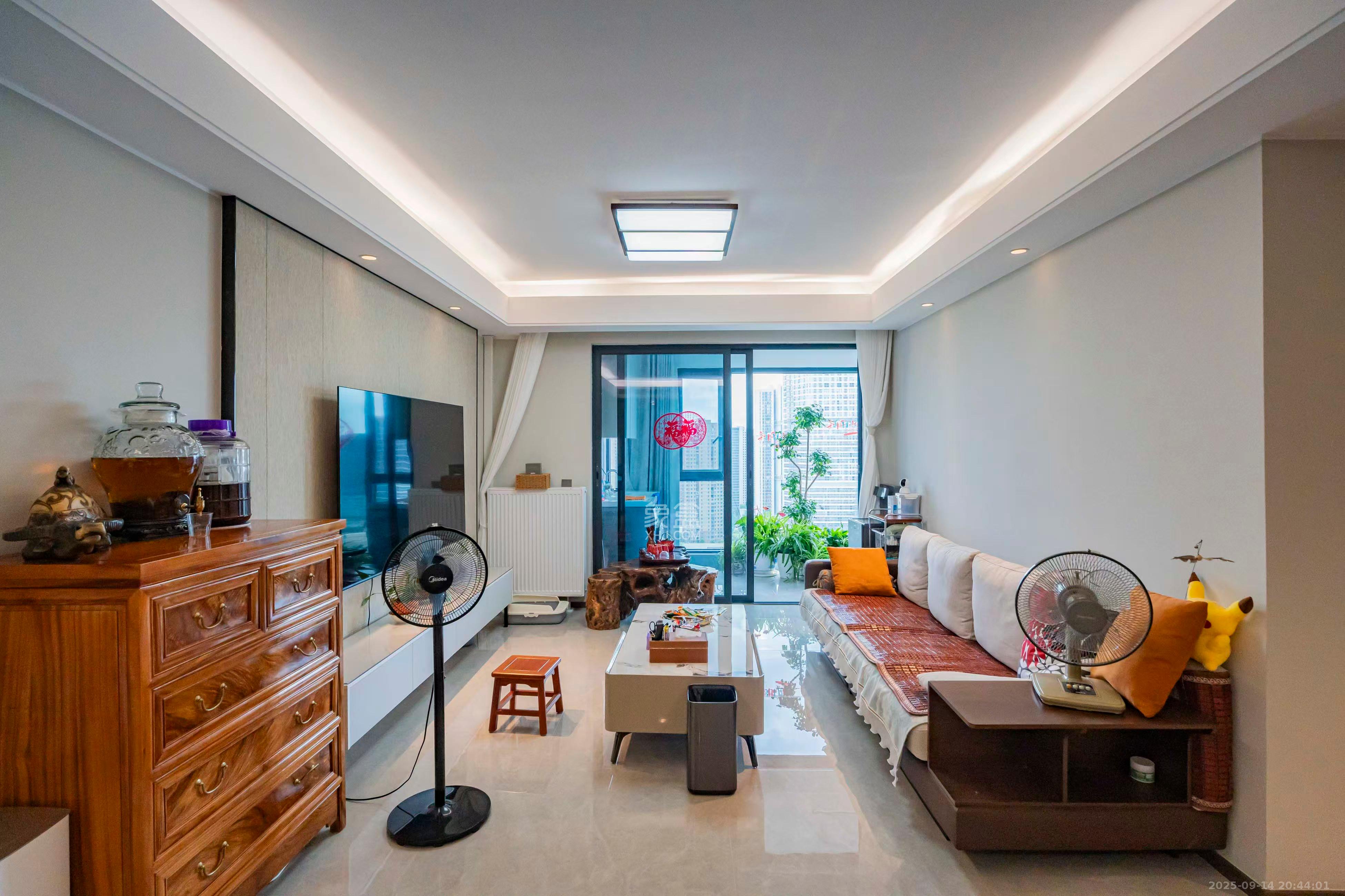 金源府  3室2厅2卫    180.0万 金源府  3室2厅2卫    180.0万客厅