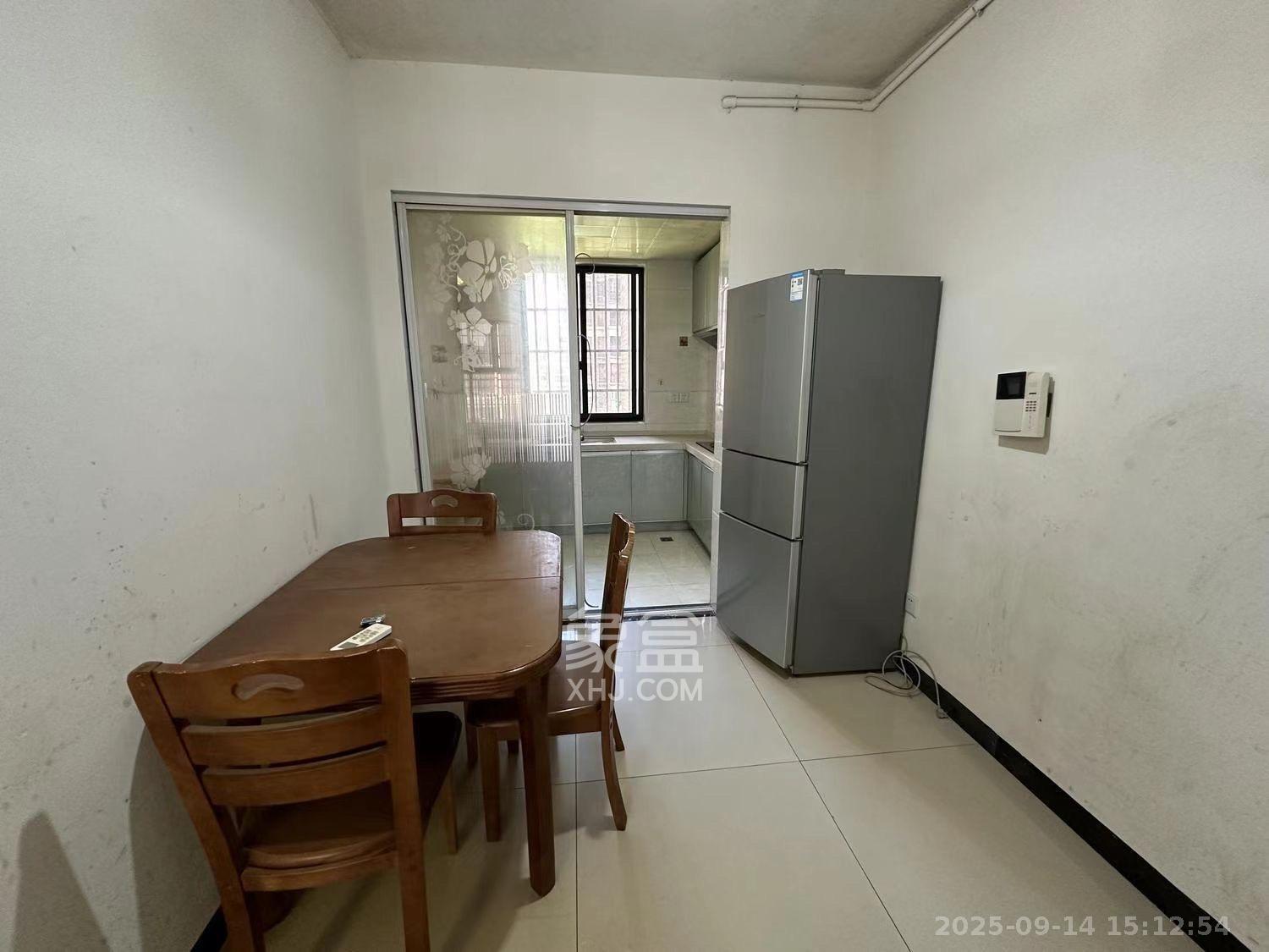 新城国际花都  3室2厅1卫    1700.0元/月室内图