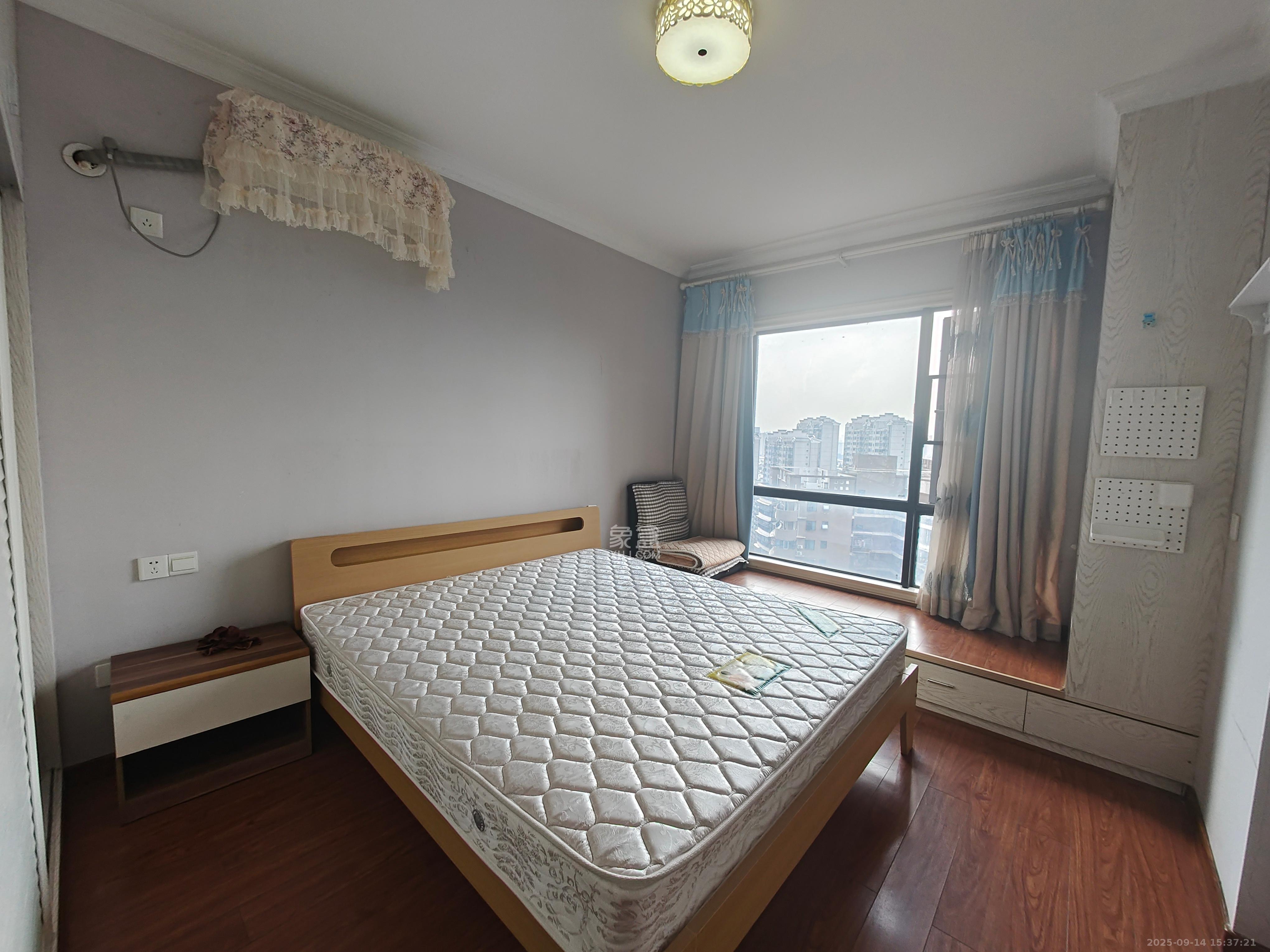 达美D6区  2室1厅1卫    2600.0元/月