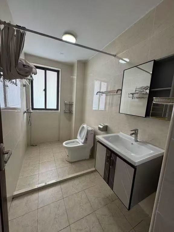 龙城新景  3室1厅2卫   3300.00元/月室内图