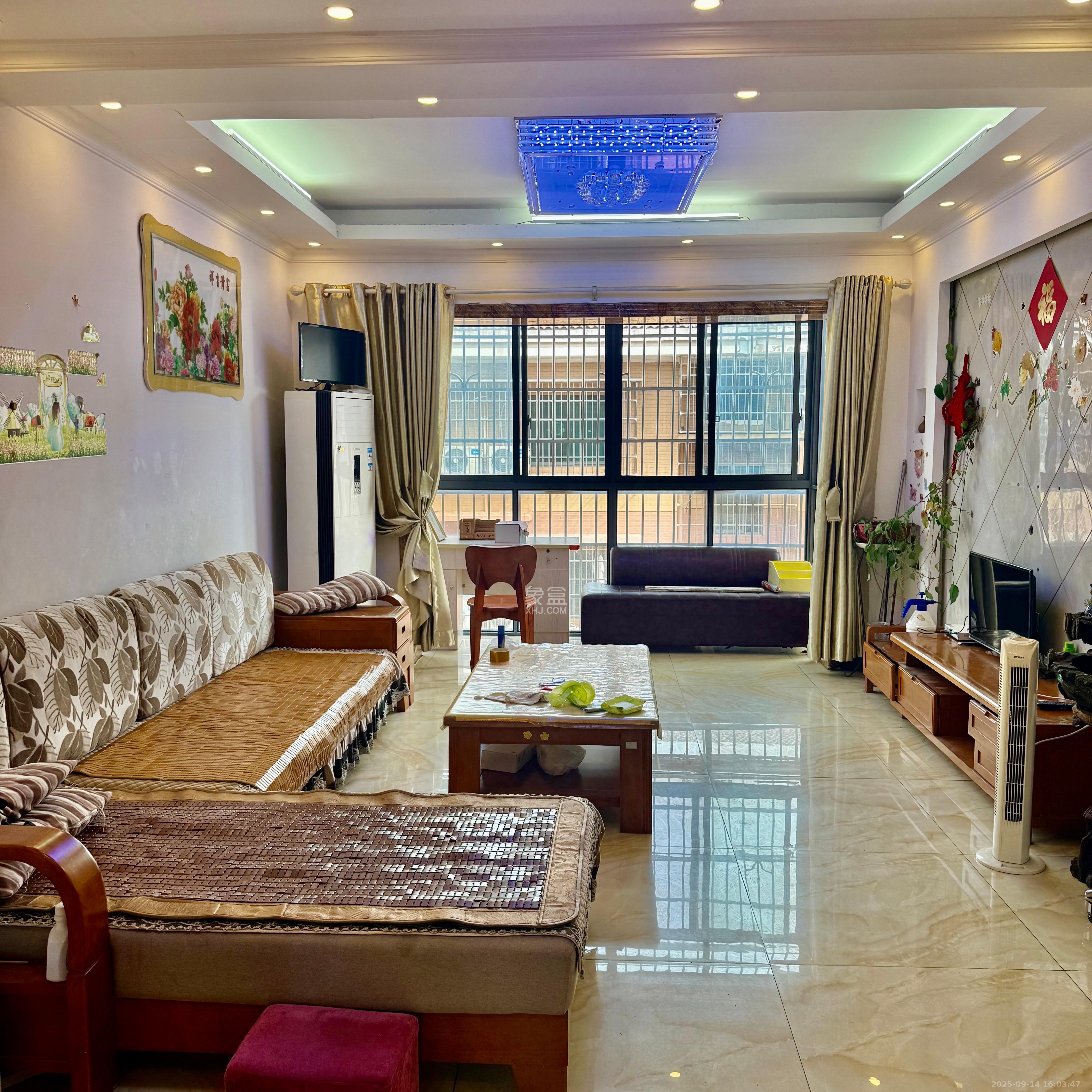 大桥四区 3室2厅2卫 2700.0元/月 大桥四区 3室2厅2卫 2700.0元/月室内图