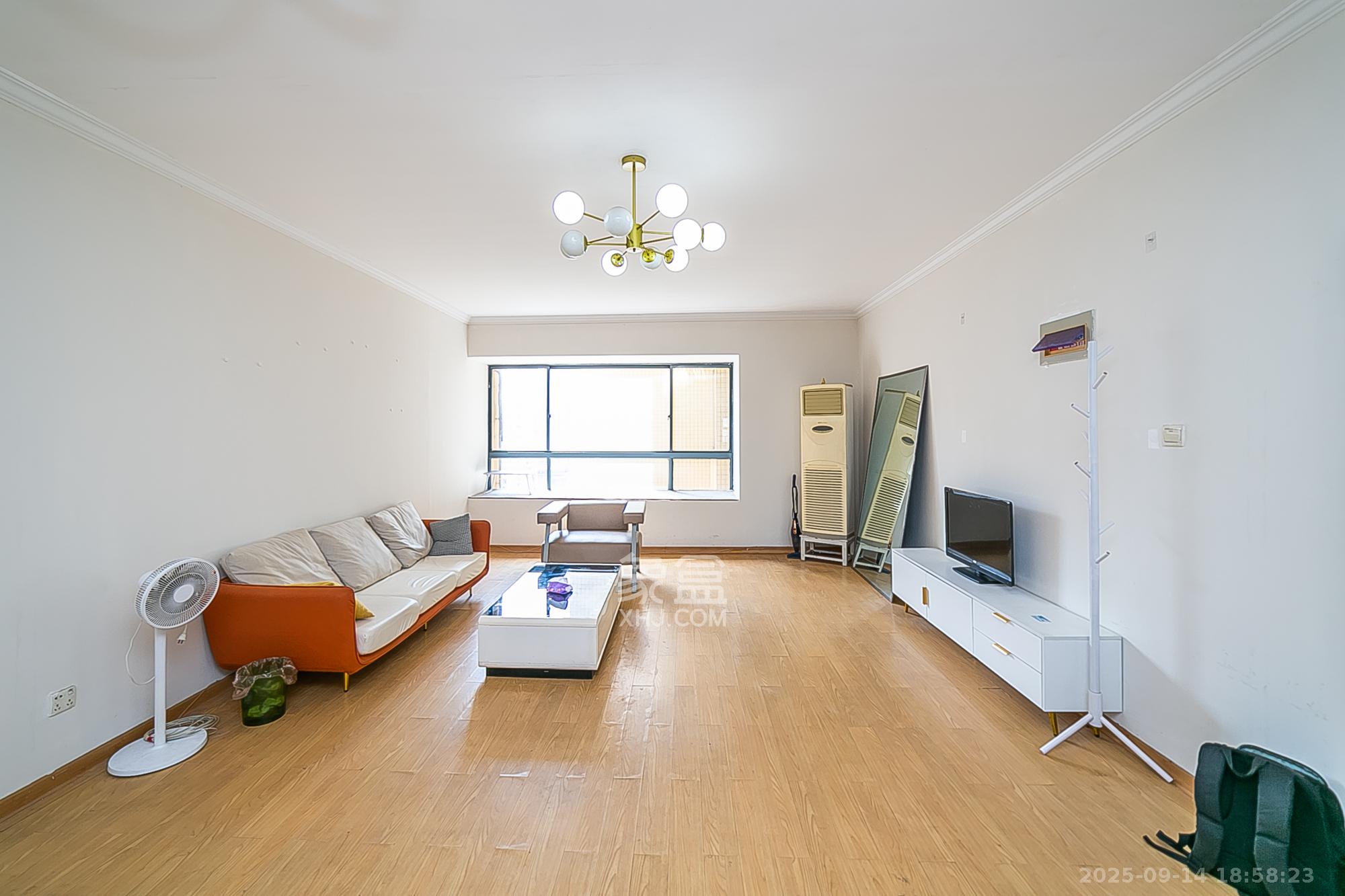 欧园  3室2厅1卫    92.0万 欧园  3室2厅1卫    92.0万客厅