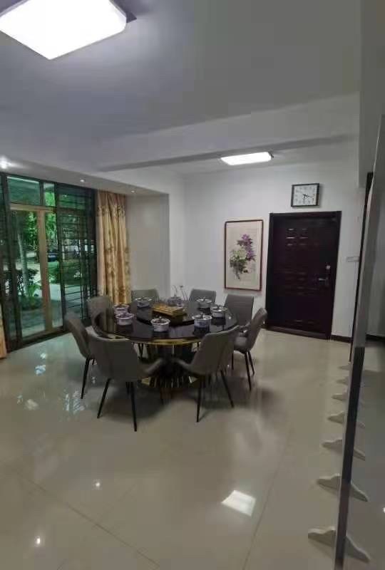 省人大机关住宅小区(海府一横路) 4室2厅2卫 242.0万 省人大机关住宅小区(海府一横路) 4室2厅2卫 242.0万客厅