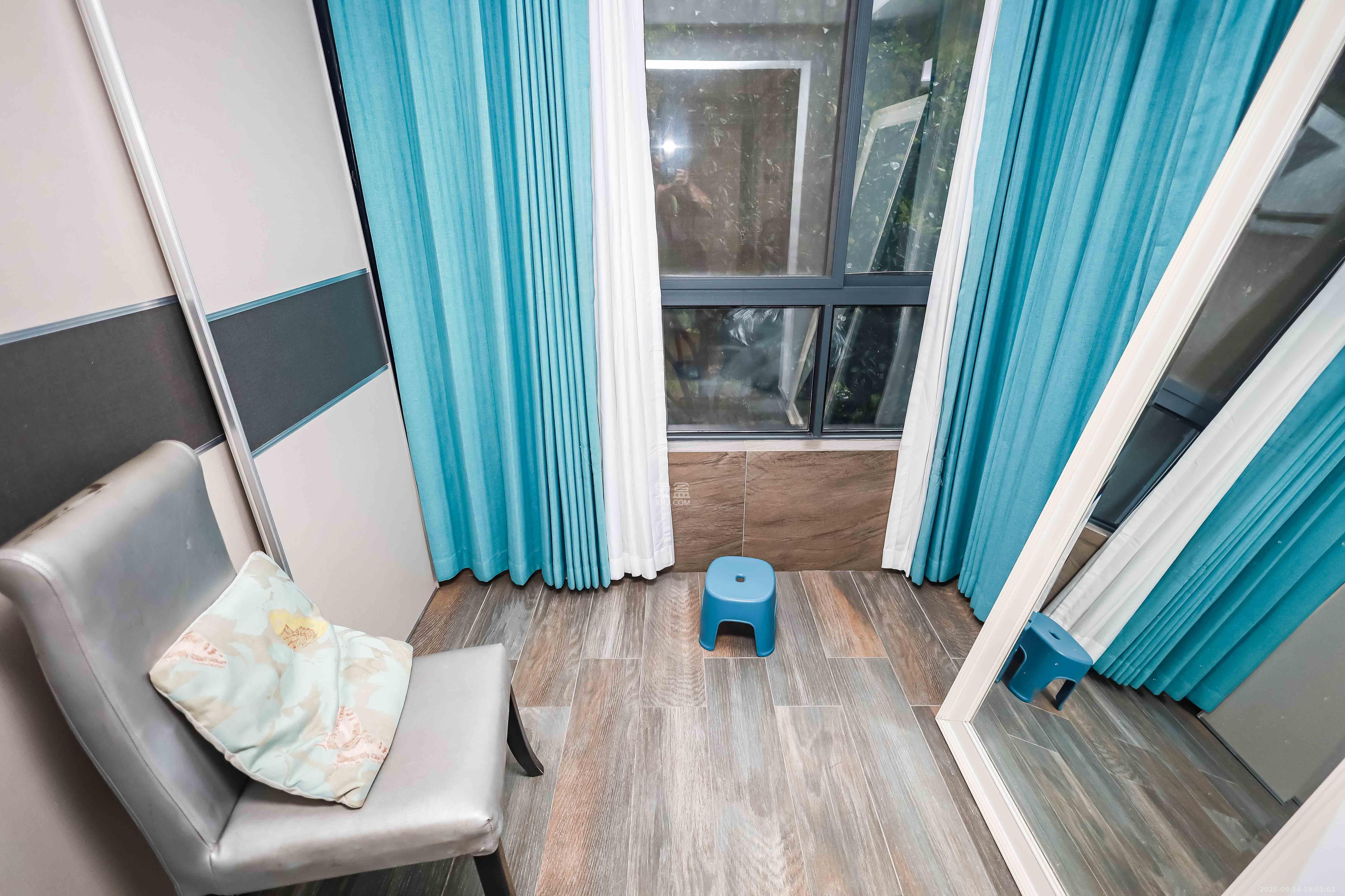 长房时代城 1室2厅2卫 171.6万 长房时代城 1室2厅2卫 171.6万阳台